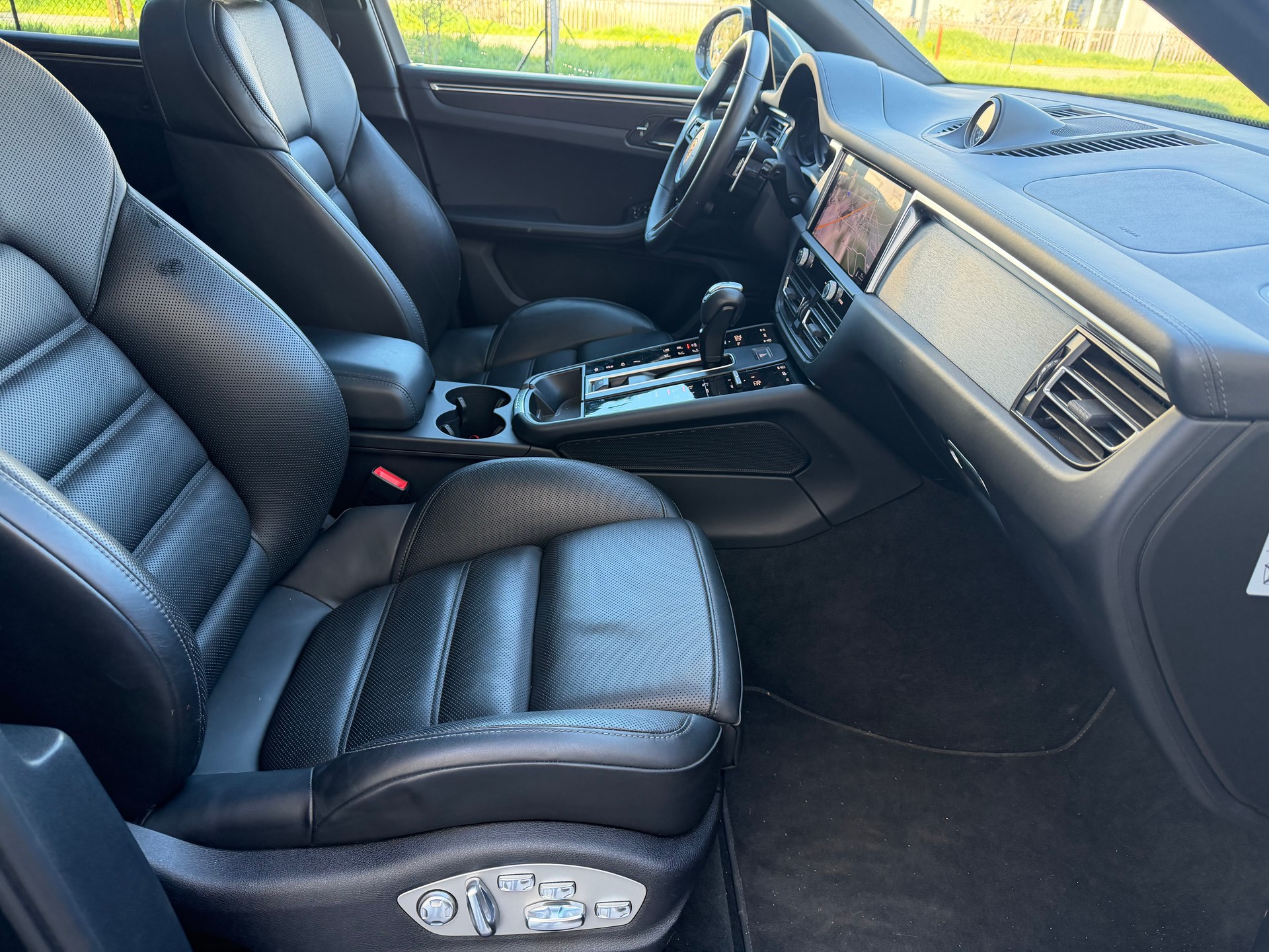 PORSCHE Macan GTS PDK-image-17