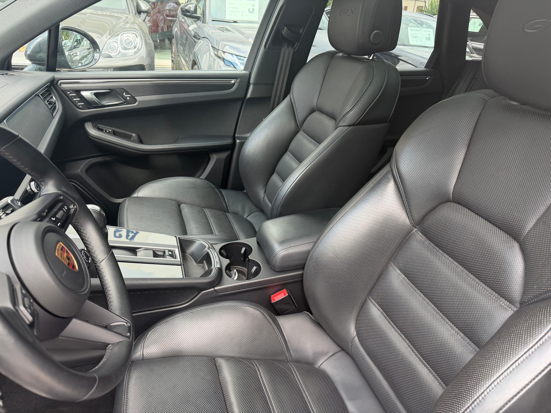 PORSCHE Macan GTS PDK-image-24