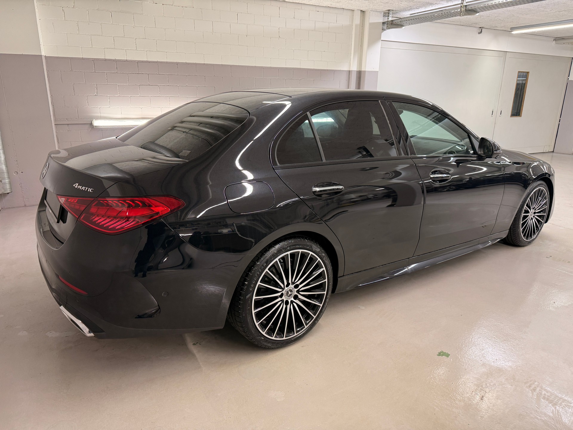 MERCEDES-BENZ C 300 4MATIC Limousine-image-3