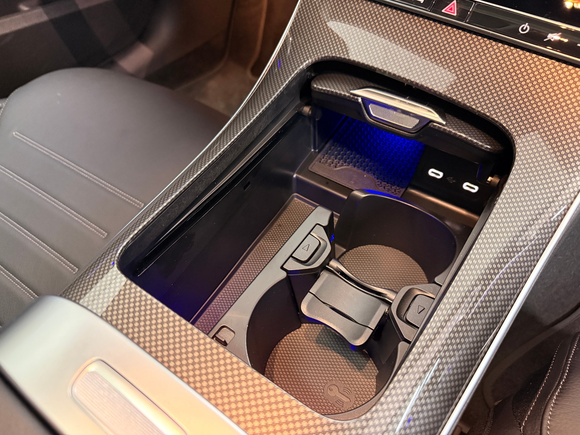 MERCEDES-BENZ C 300 4MATIC Limousine-image-11