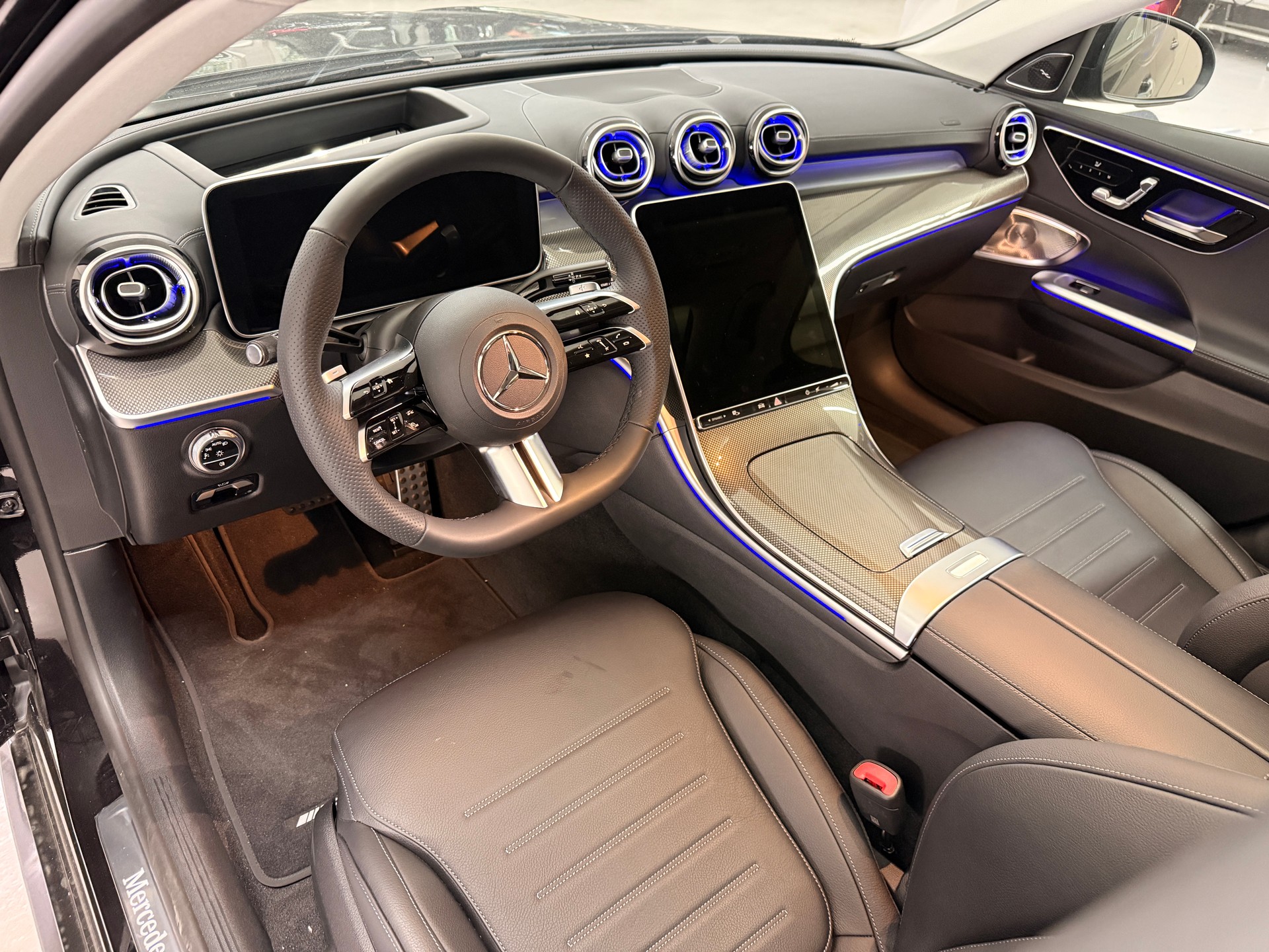 MERCEDES-BENZ C 300 4MATIC Limousine-image-4