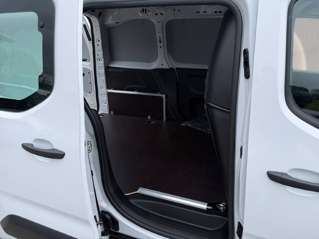 CITROEN Berlingo VAN M Essence 110ch Manuelle-image-14
