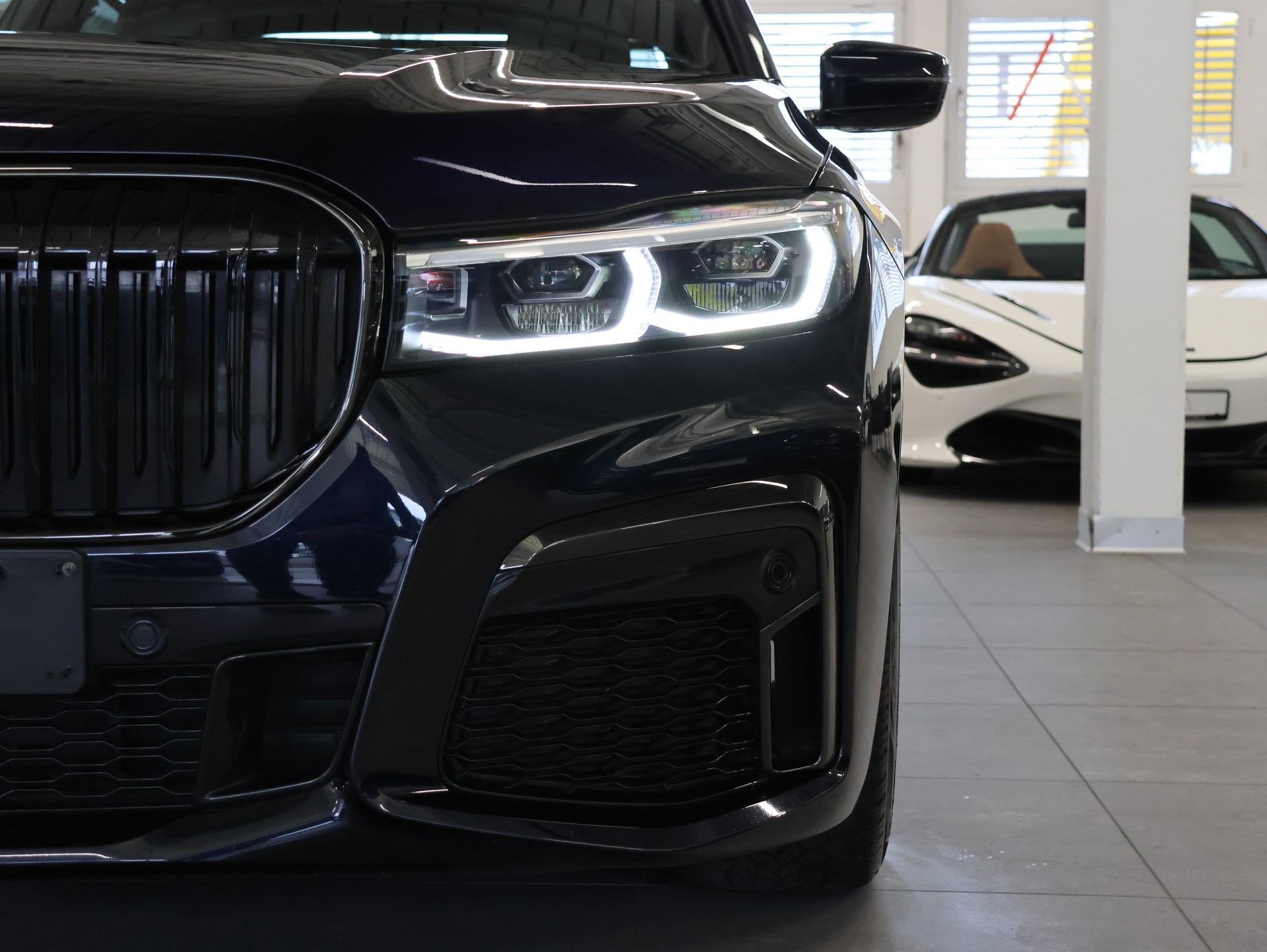 BMW 745e xDrive Steptronic *Harman/Kardon* *360 Kamera* *M-Packet*-image-8