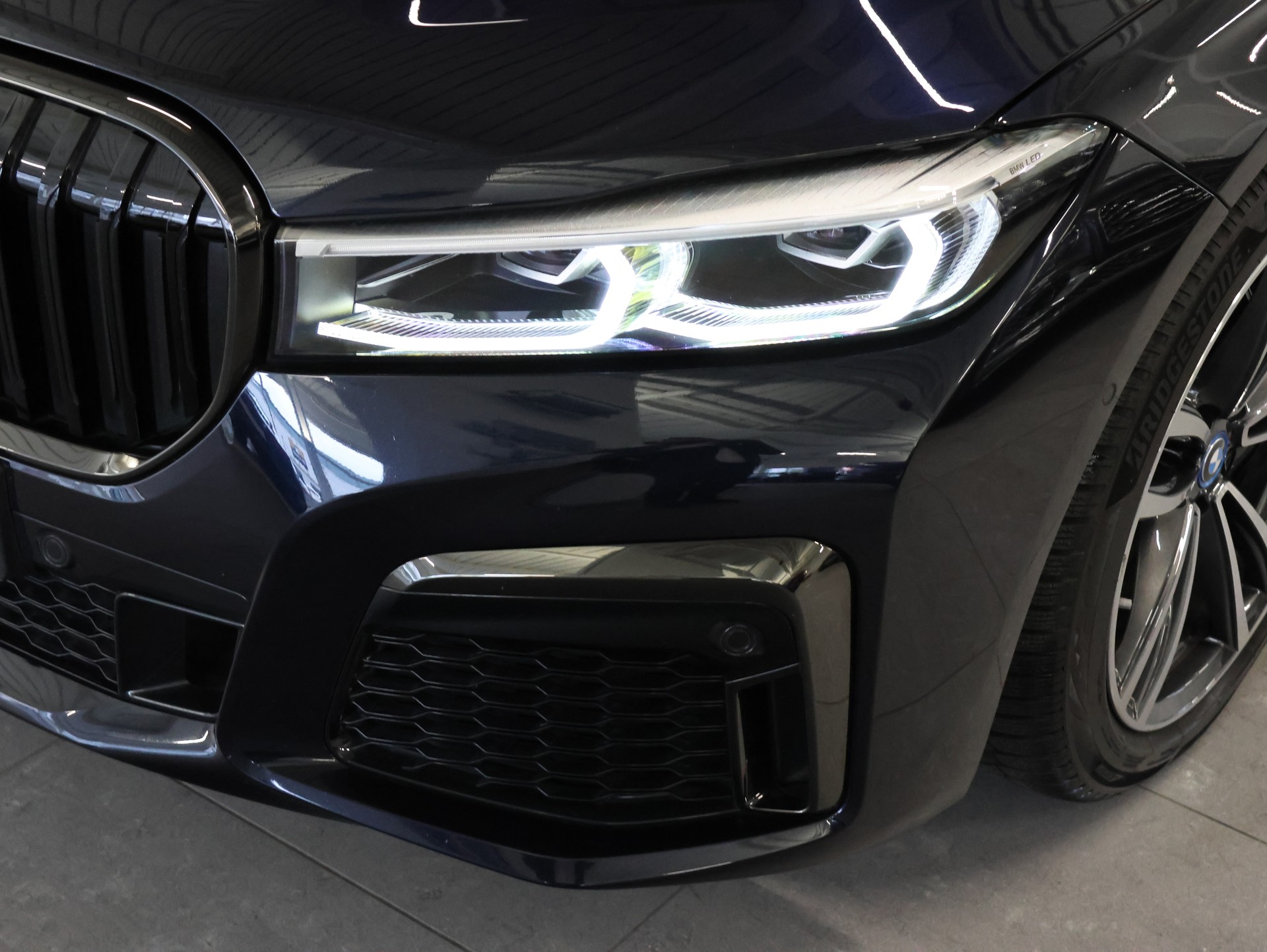 BMW 745e xDrive Steptronic *Harman/Kardon* *360 Kamera* *M-Packet*-image-9