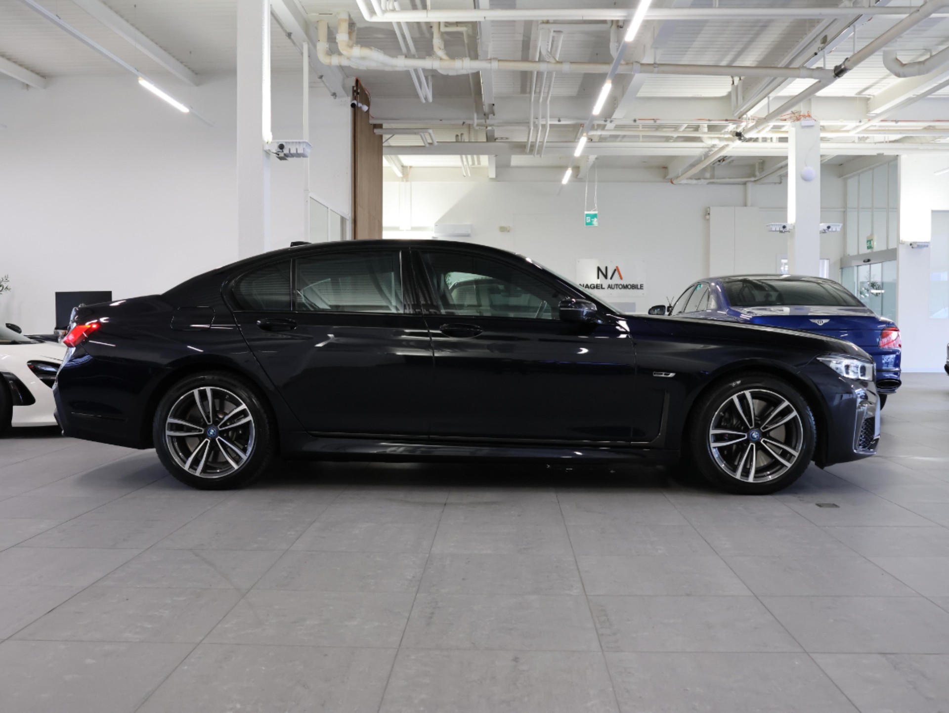 BMW 745e xDrive Steptronic *Harman/Kardon* *360 Kamera* *M-Packet*-image-6