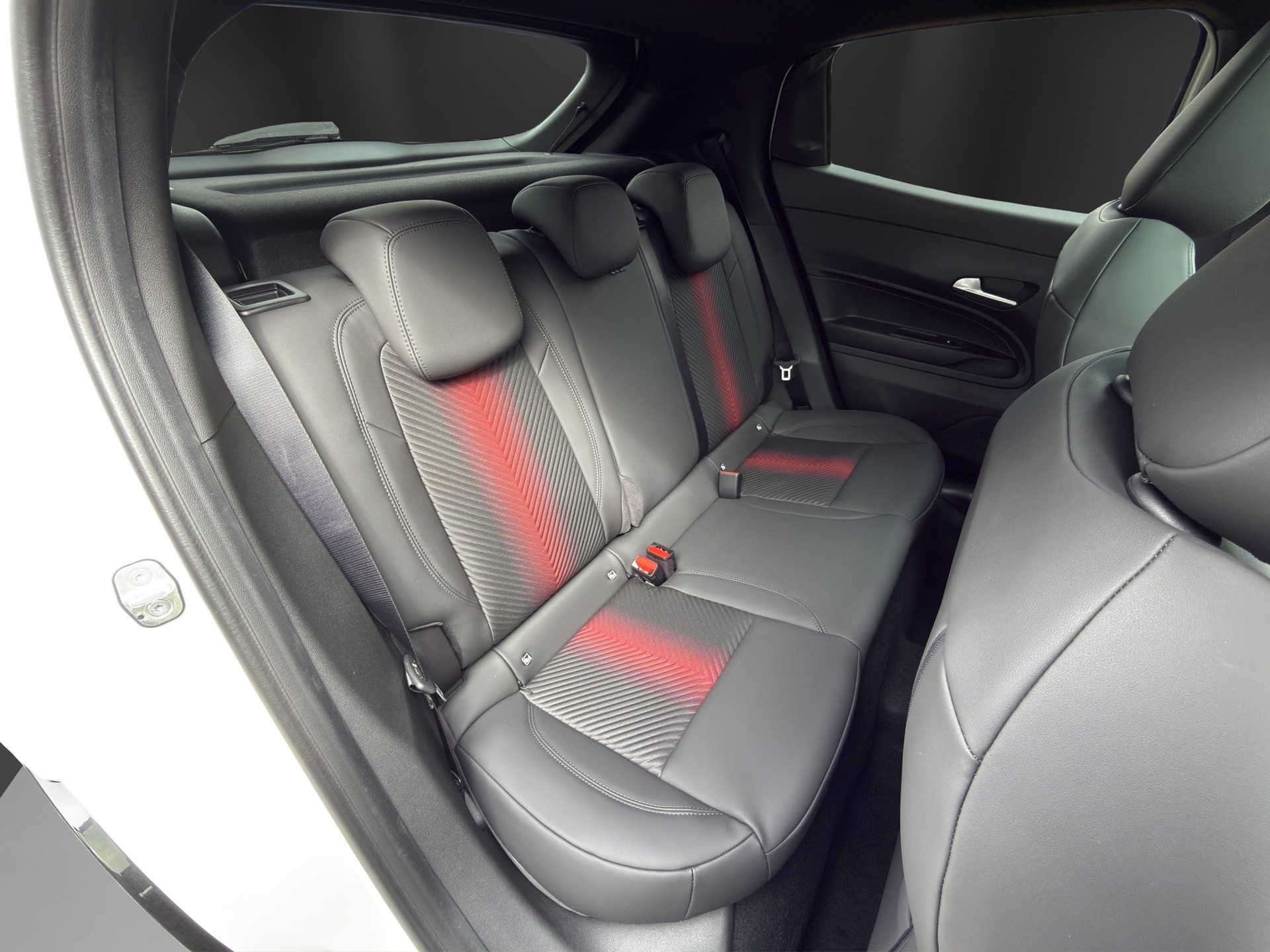 ALFA ROMEO Junior 1.2 48V Hybrid Q4-image-17