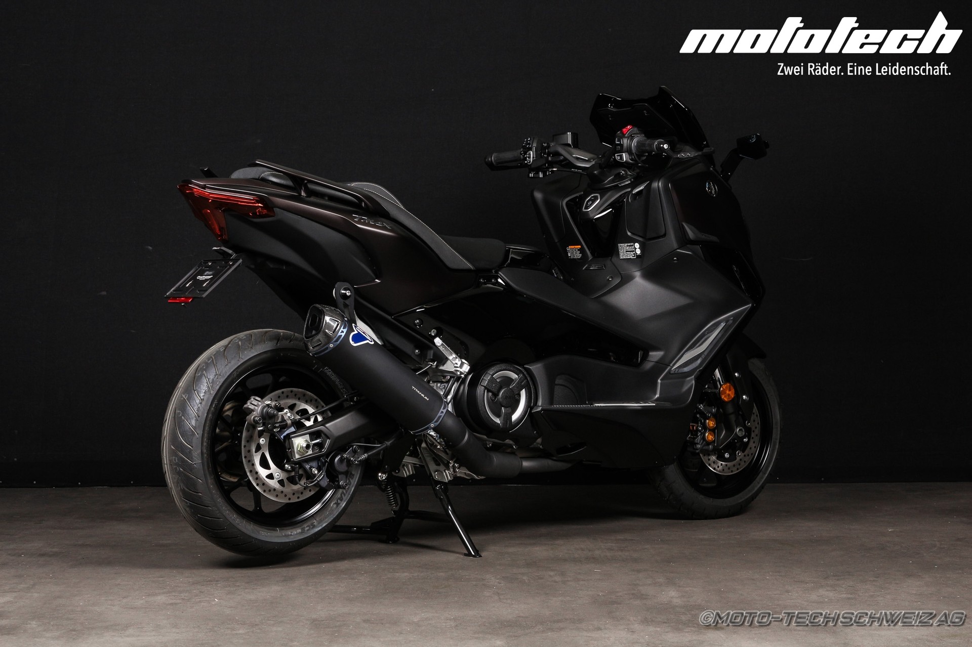 YAMAHA T-MAX Tech-Max 560-showroom-element-1