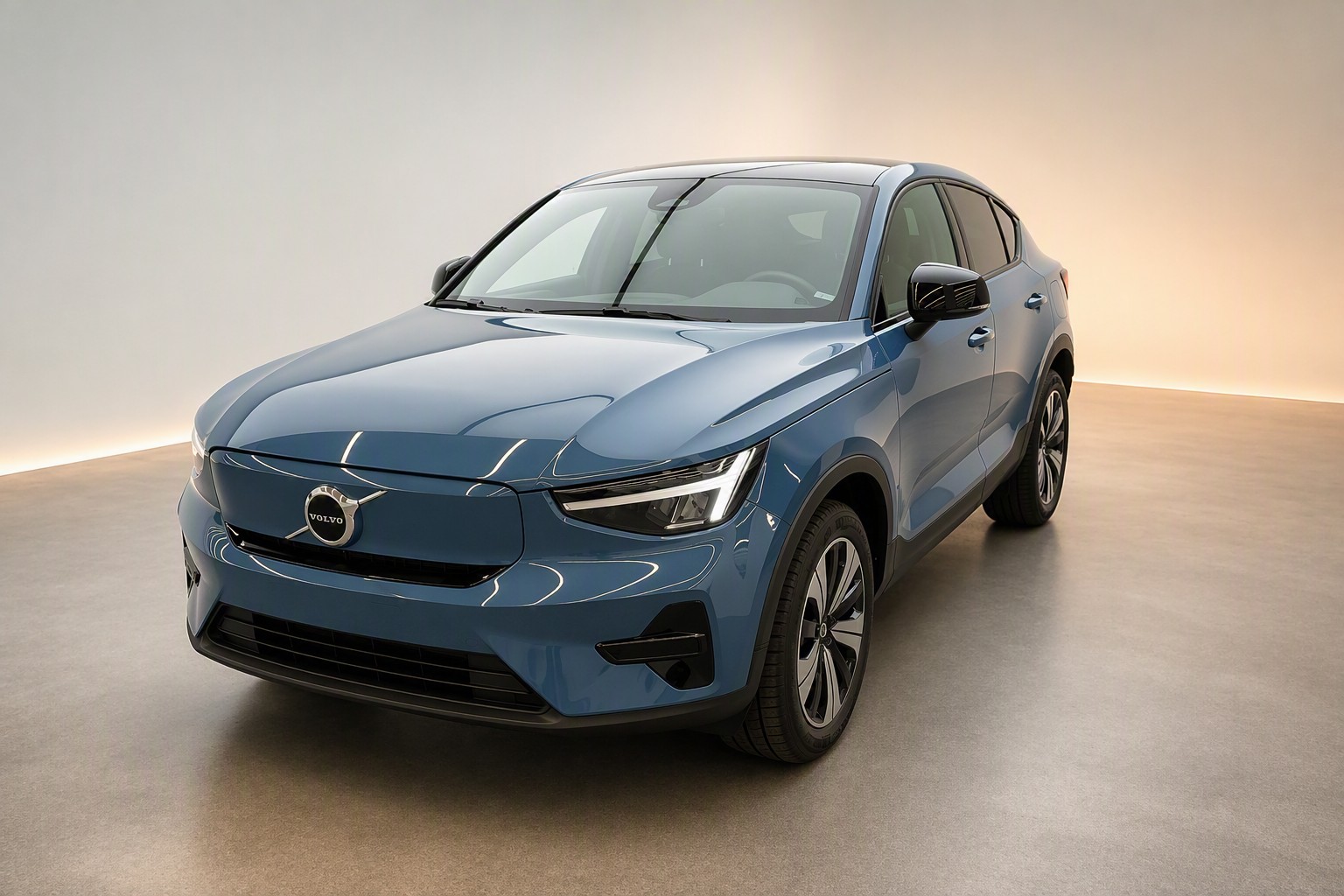 VOLVO C40 Recharge P6 Pure Electric Plus-image-0