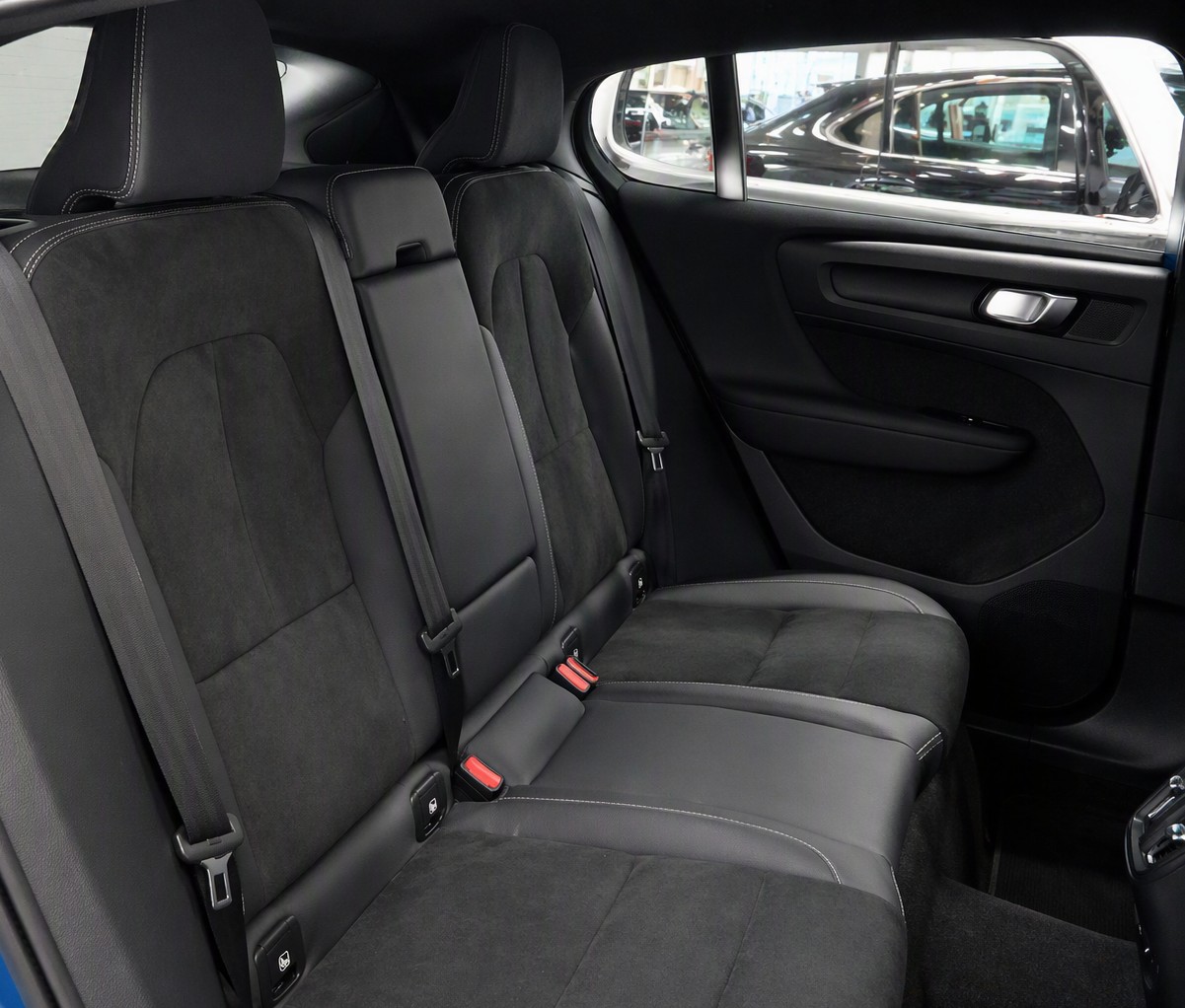 VOLVO C40 Recharge P6 Pure Electric Plus-image-4