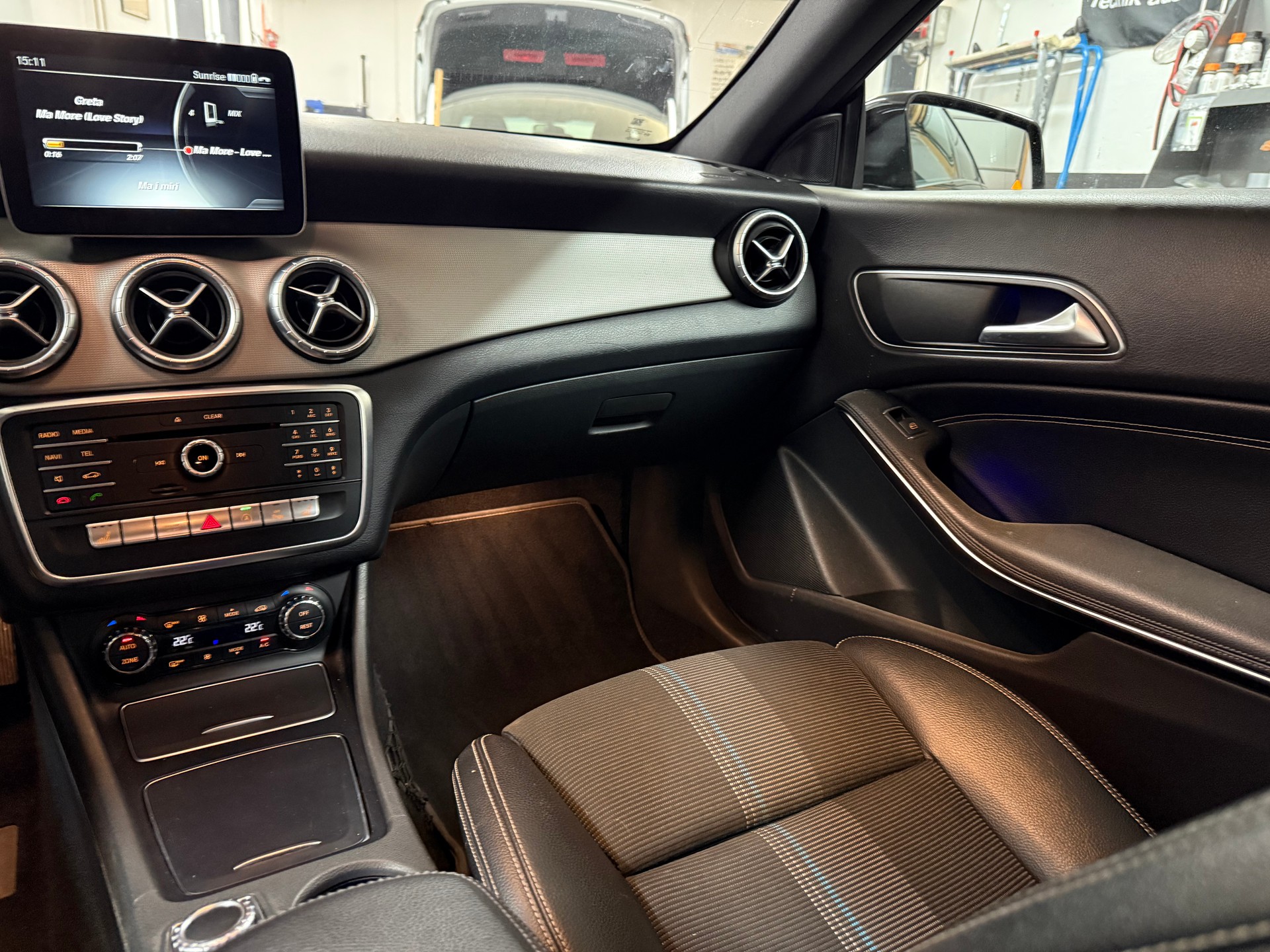 MERCEDES-BENZ CLA Shooting Brake 180 Urban 7G-DCT-image-5