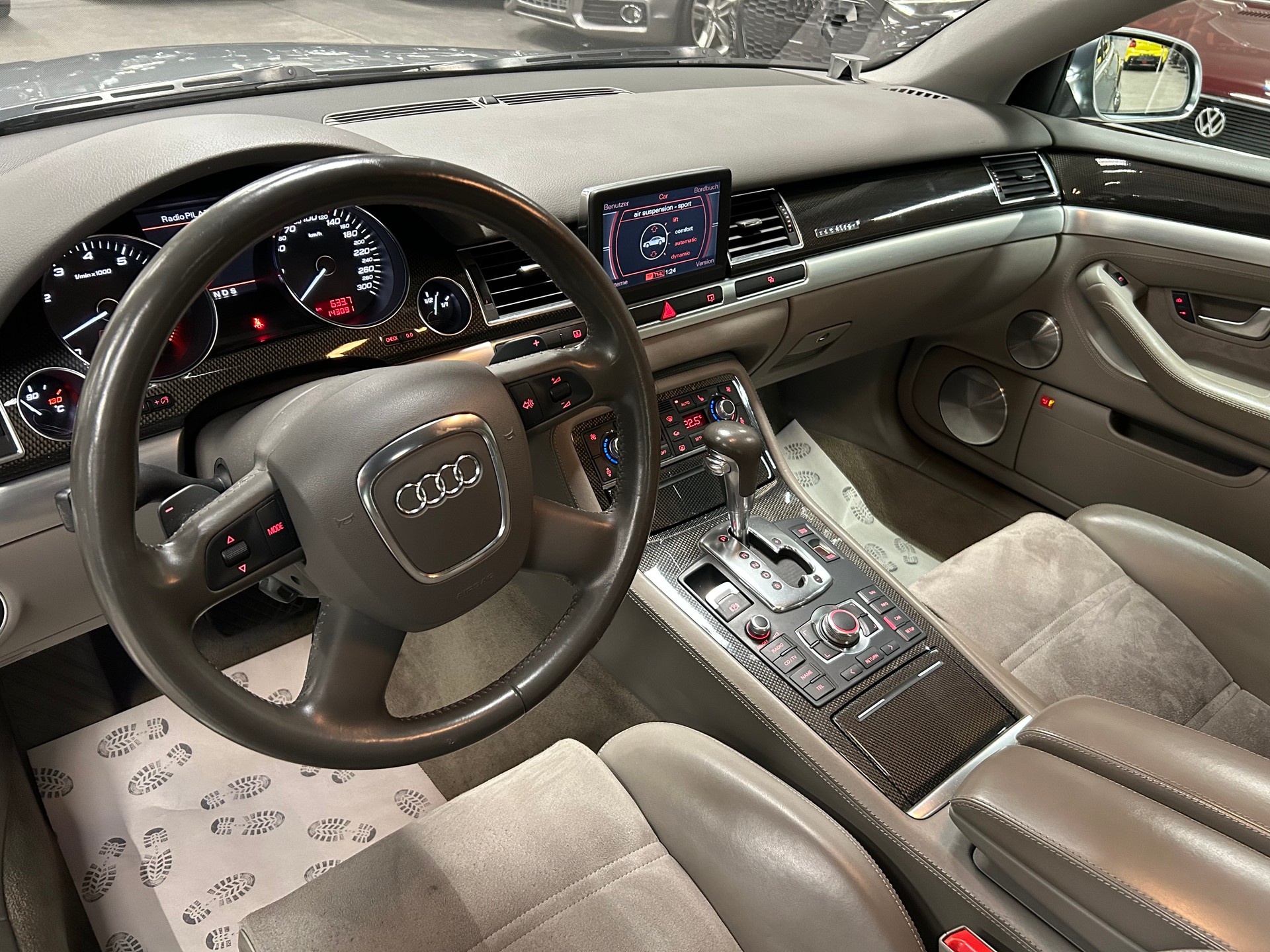 AUDI S8 5.2 V10 quattro tiptronic-image-10