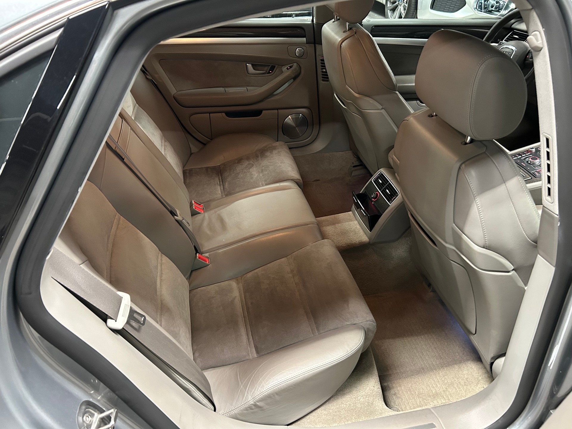AUDI S8 5.2 V10 quattro tiptronic-image-12
