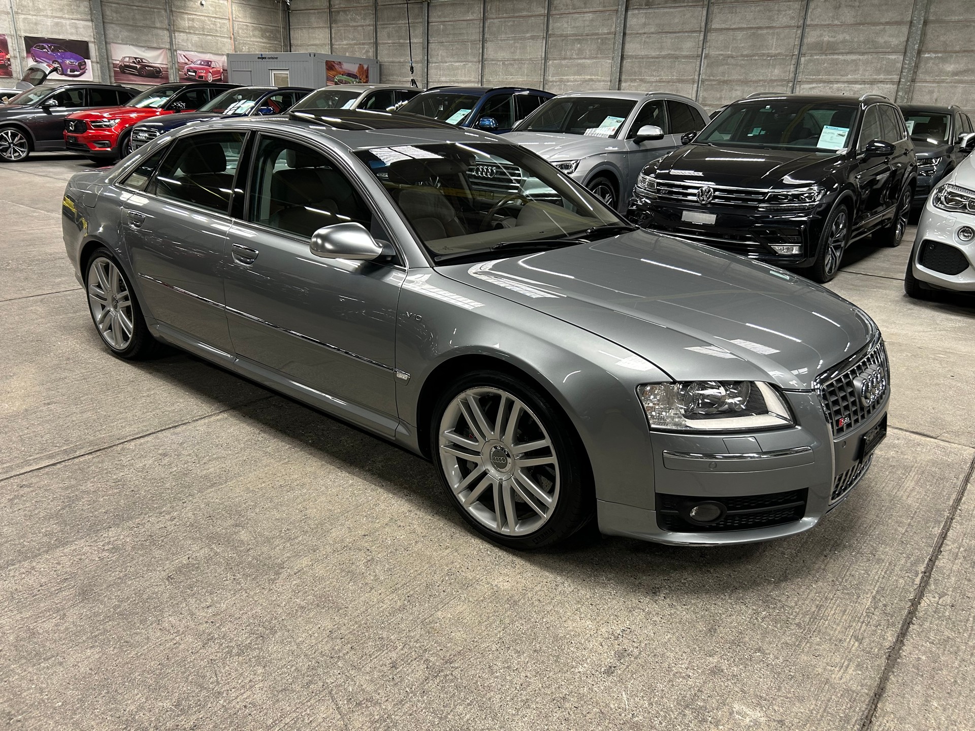 AUDI S8 5.2 V10 quattro tiptronic-image-1