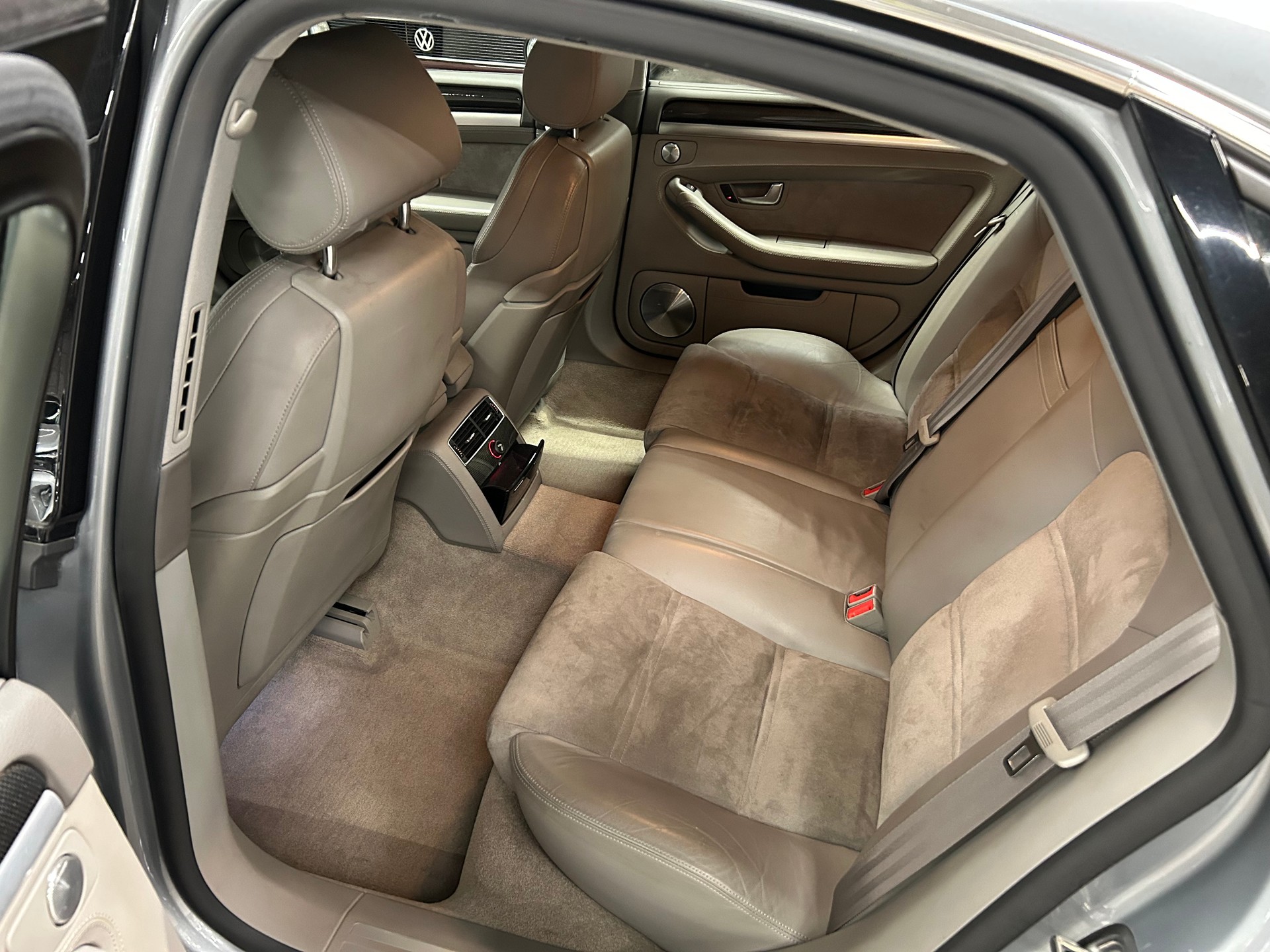 AUDI S8 5.2 V10 quattro tiptronic-image-11