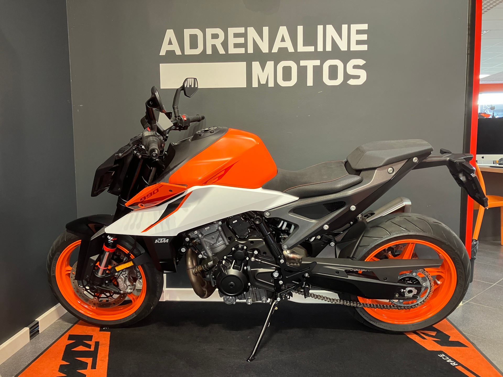 KTM 990 Duke-showroom-element-3
