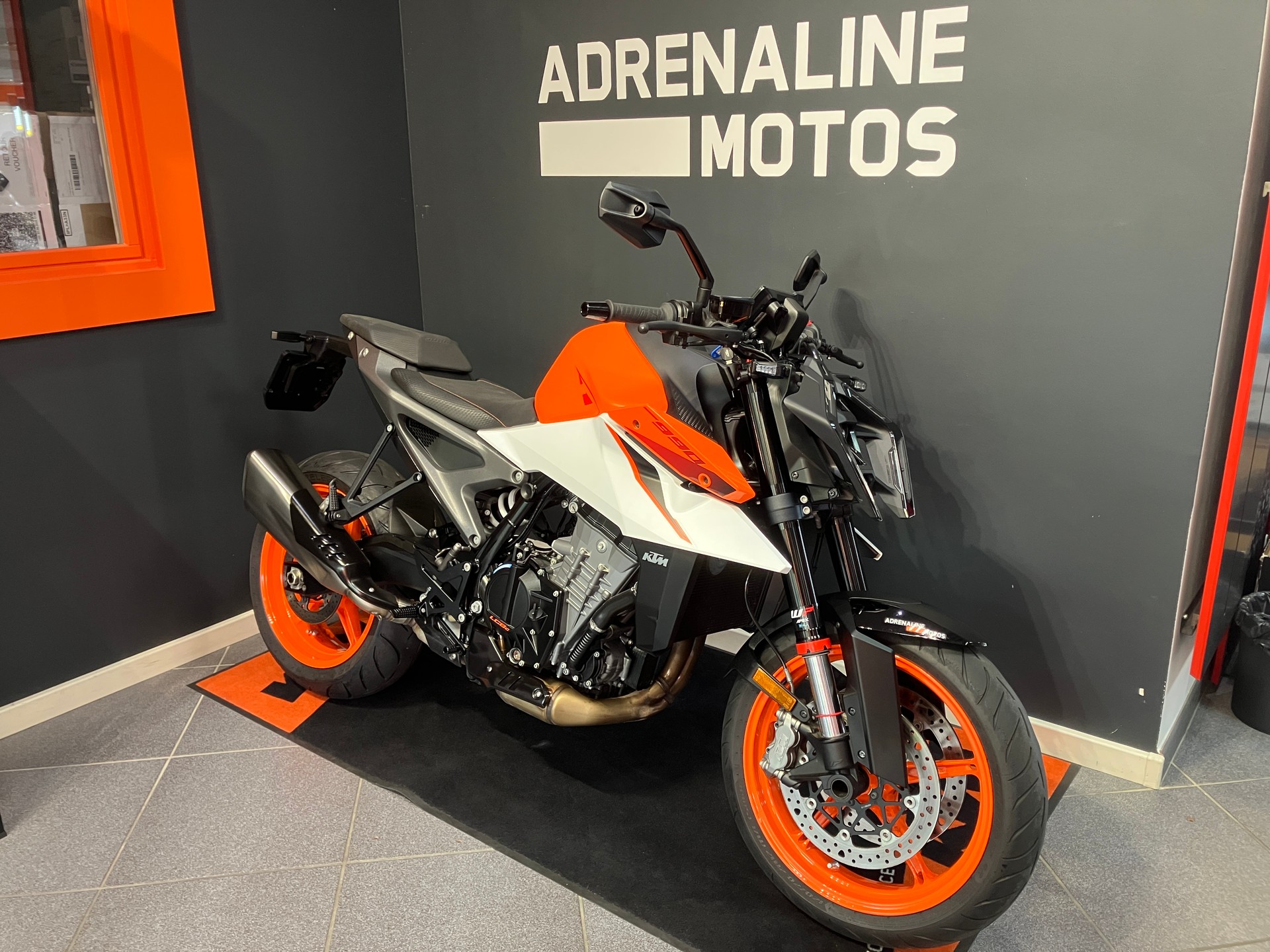KTM 990 Duke-showroom-element-1