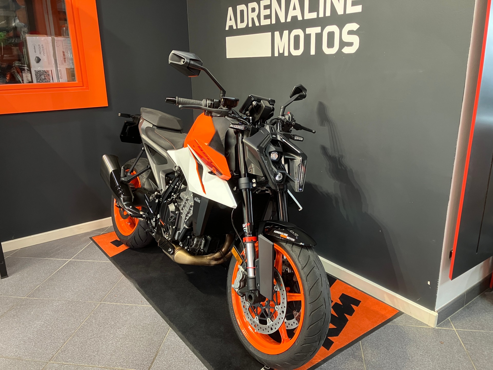 KTM 990 Duke-showroom-element-2