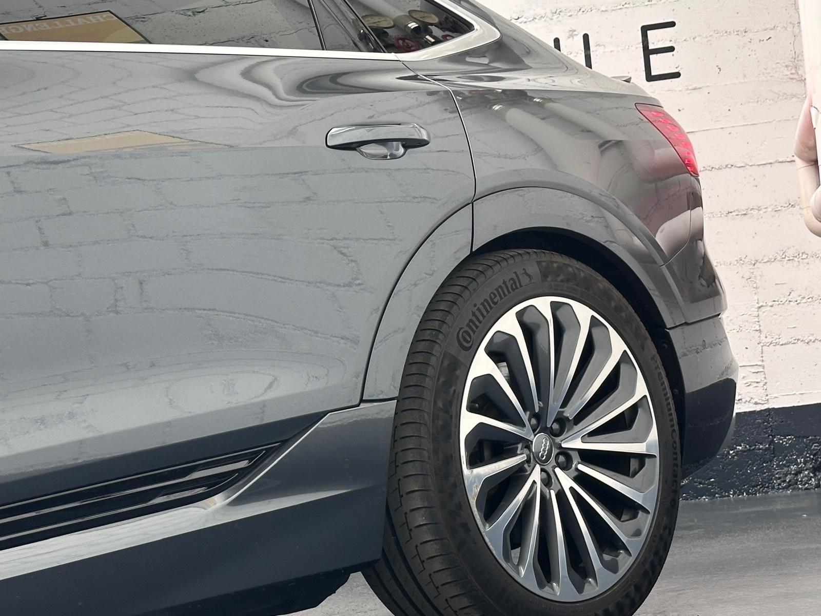 AUDI e-tron 55 Sportback S Line quattro-image-18