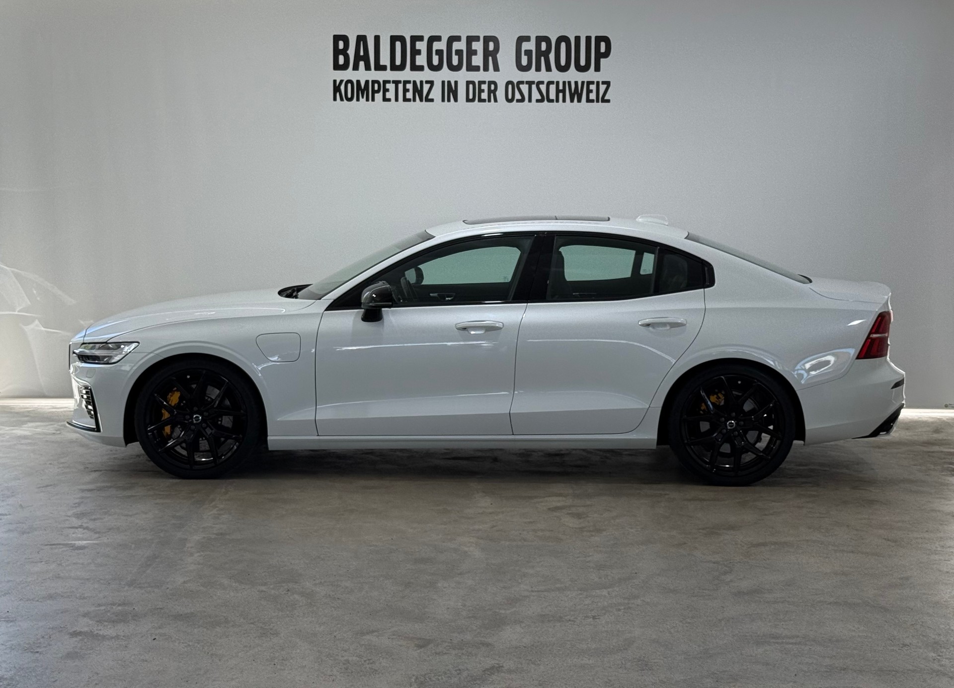 VOLVO S60 2.0 T8 TE Polestar eAWD-showroom-element-1