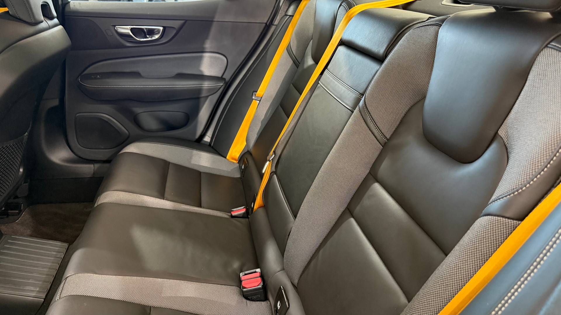 VOLVO S60 2.0 T8 TE Polestar eAWD-image-5