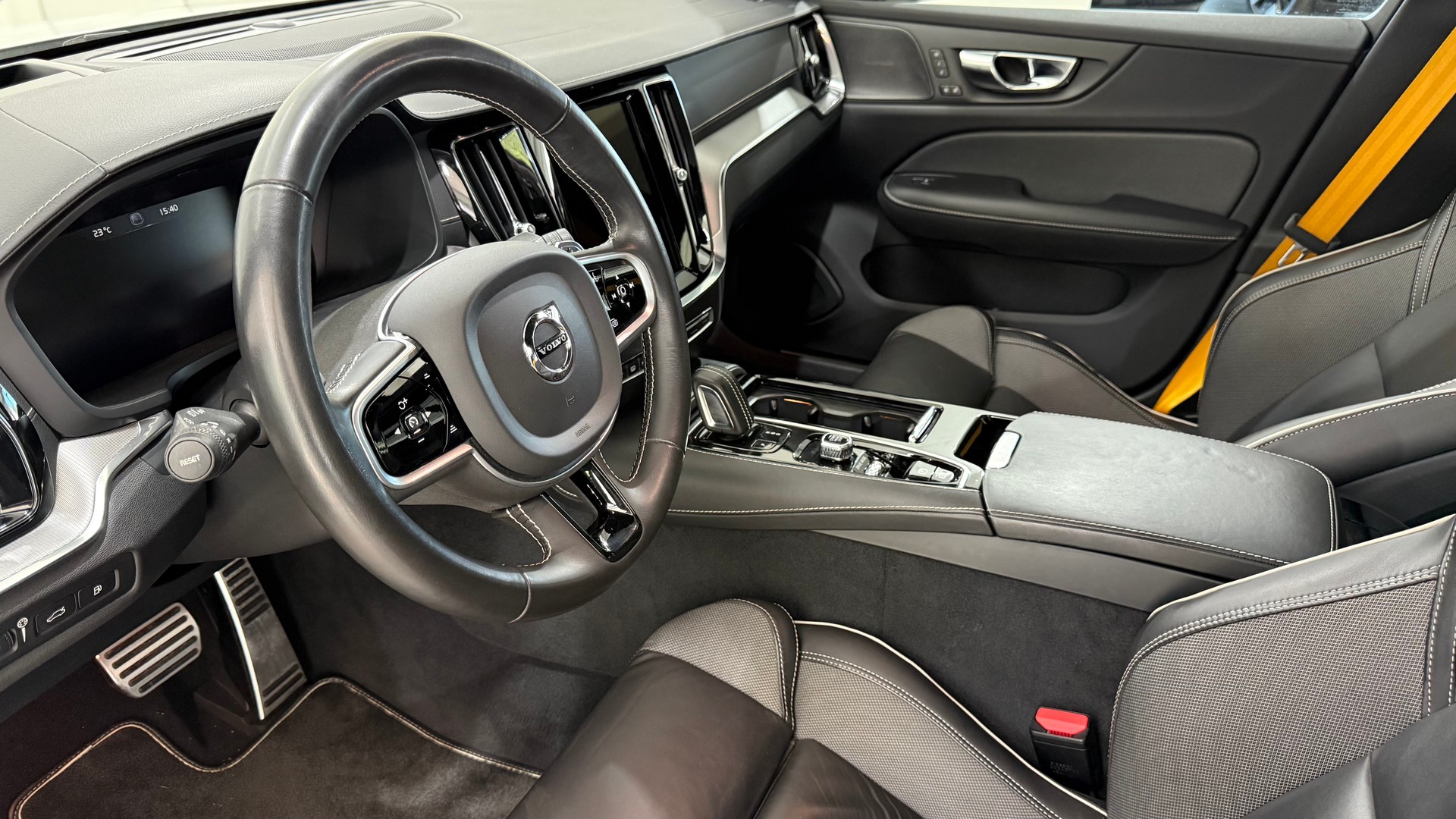 VOLVO S60 2.0 T8 TE Polestar eAWD-showroom-element-3