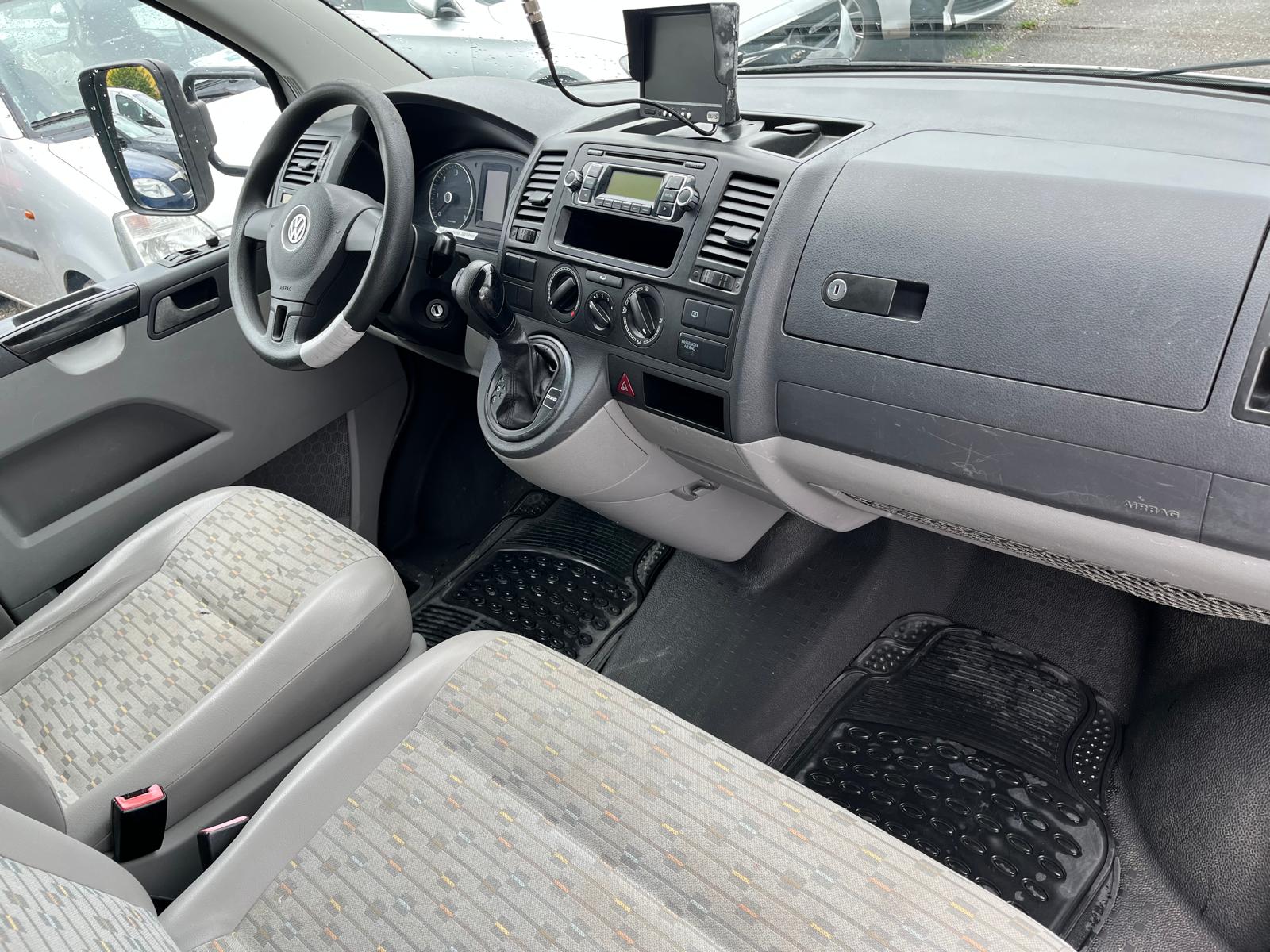 VW T5 2.0 TDI DSG-image-9