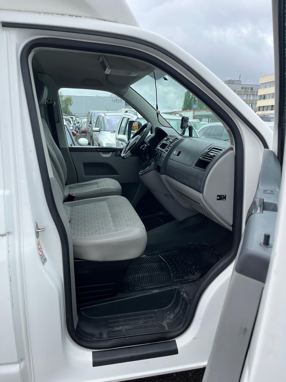 VW T5 2.0 TDI DSG-image-10