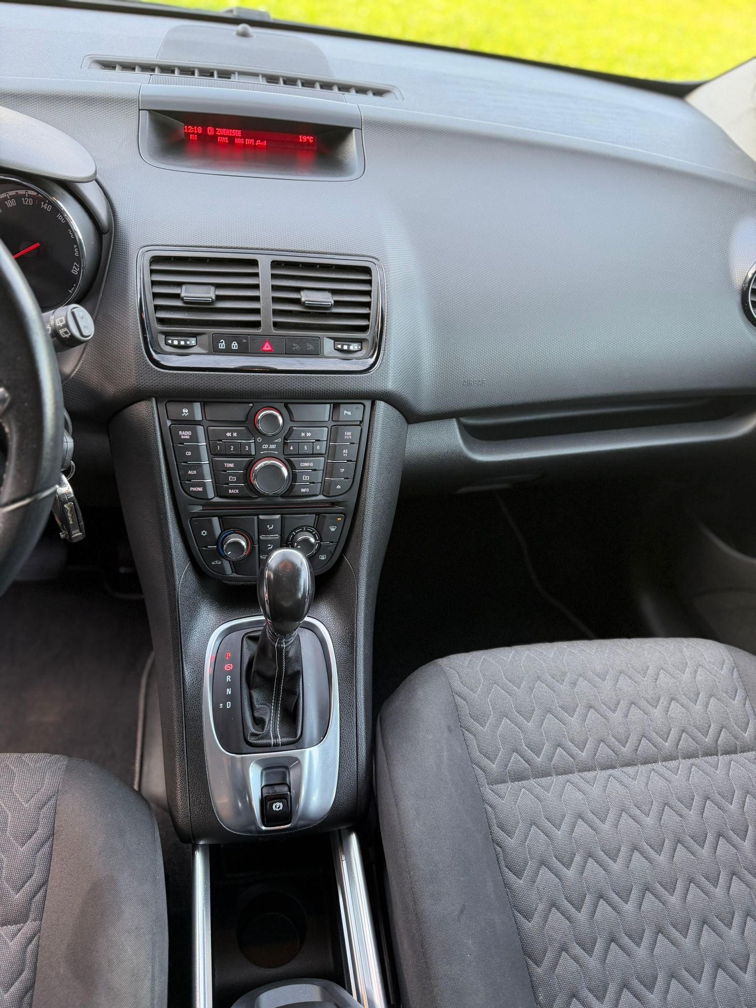 OPEL Meriva 1.4 Turbo Active Edition Automatic-image-3