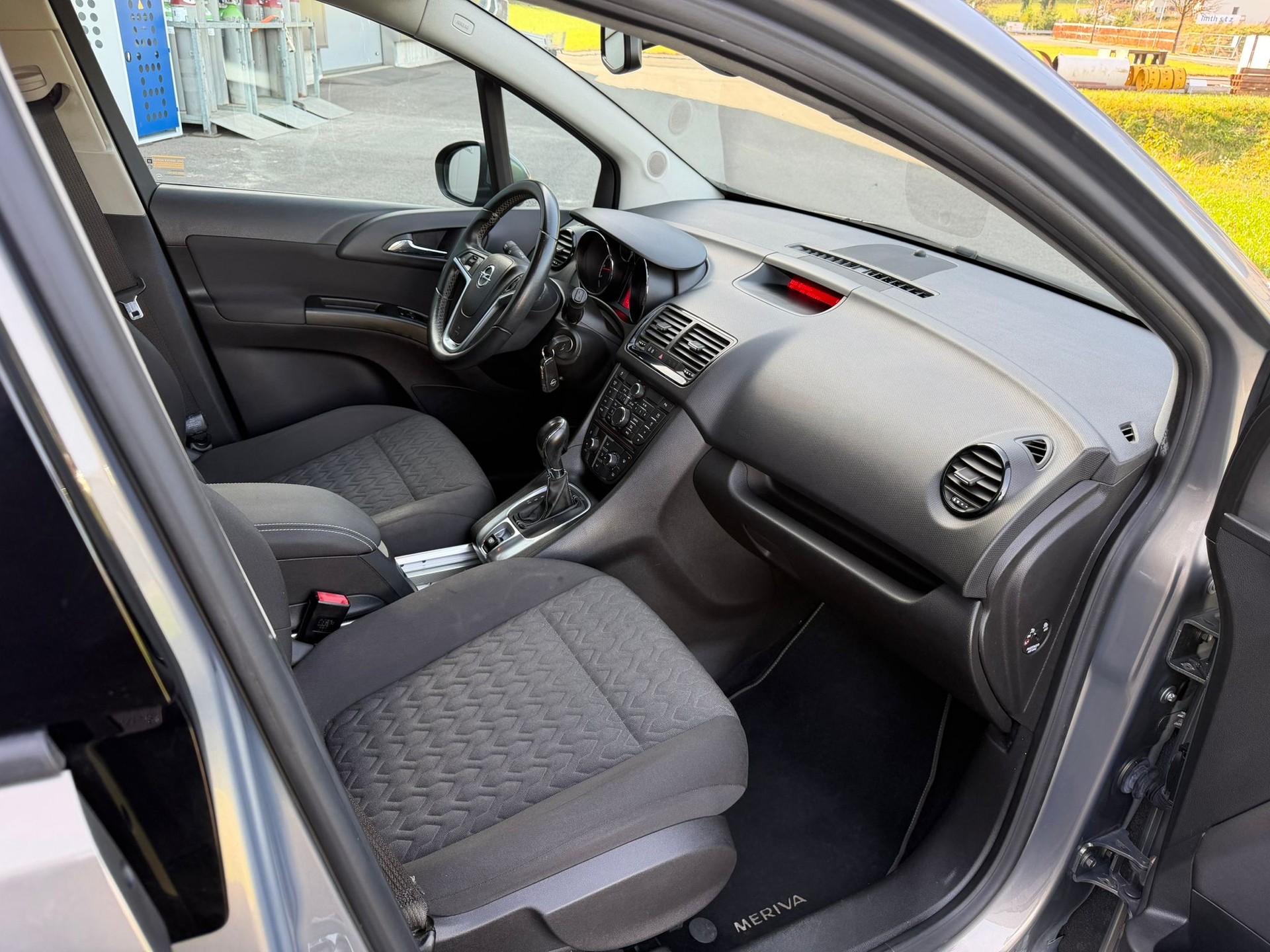 OPEL Meriva 1.4 Turbo Active Edition Automatic-image-5