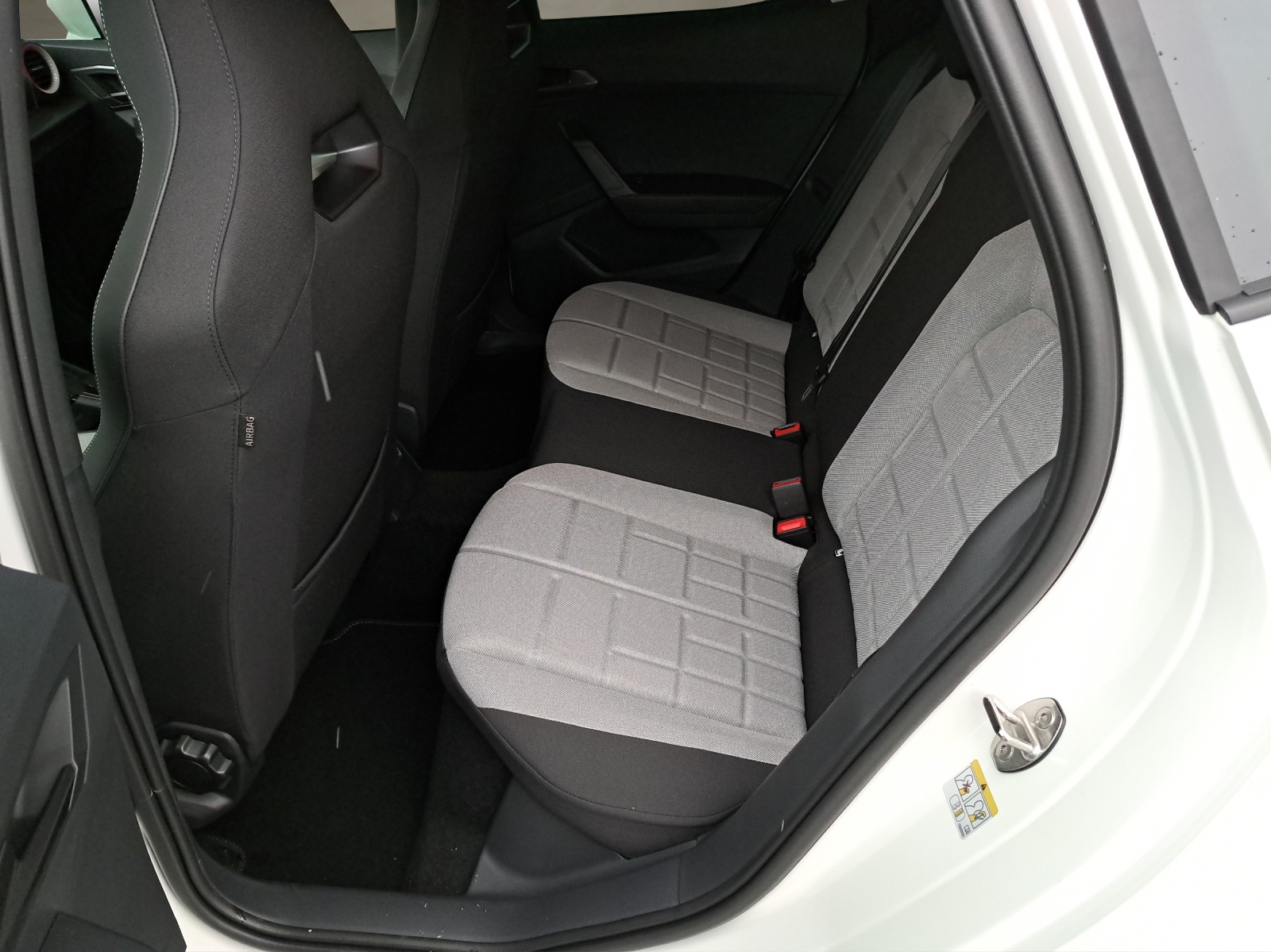 SEAT Arona 1.5 Eco TSI Move FR DSG-image-15