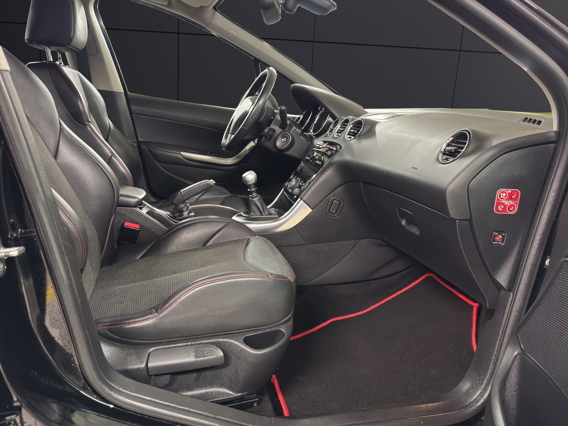 PEUGEOT 308 1.6 16V T GTi-image-9