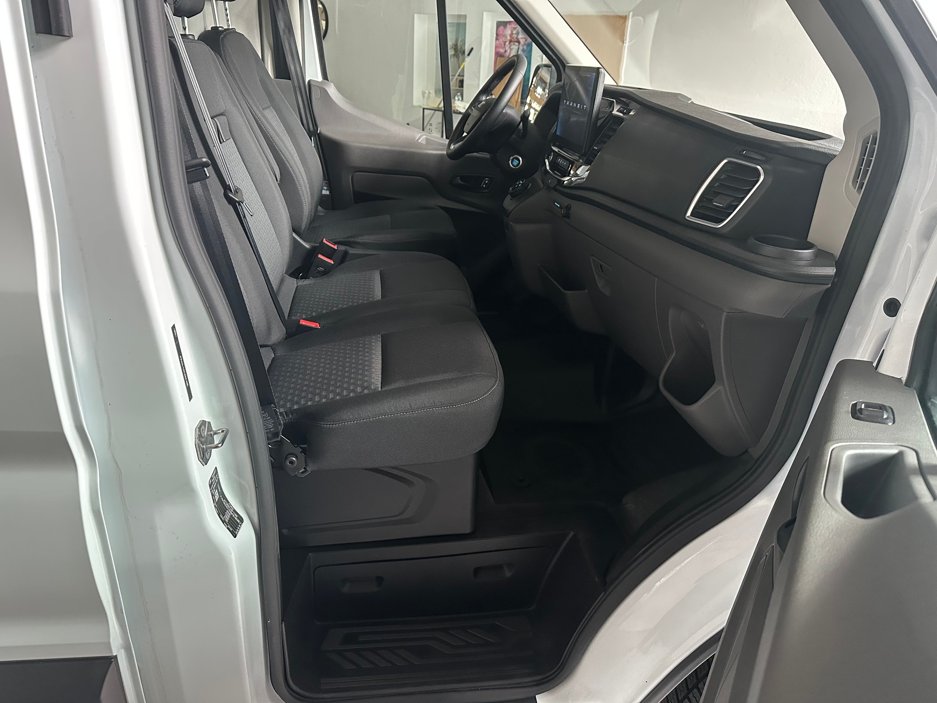 FORD E-Transit Van 350 L2 Trend RWD 68kWh-image-3