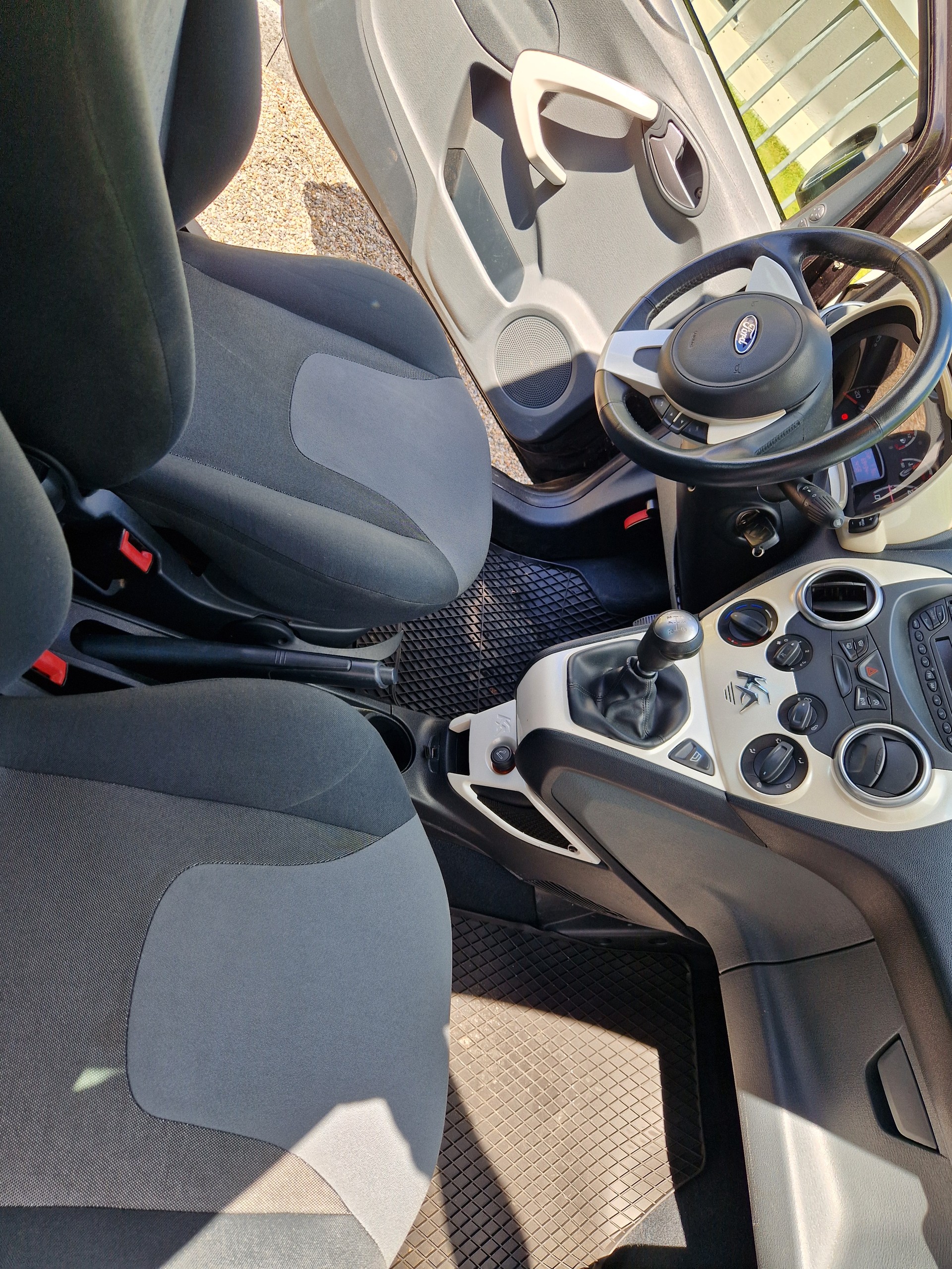 FORD 1.2 Titanium +-image-4