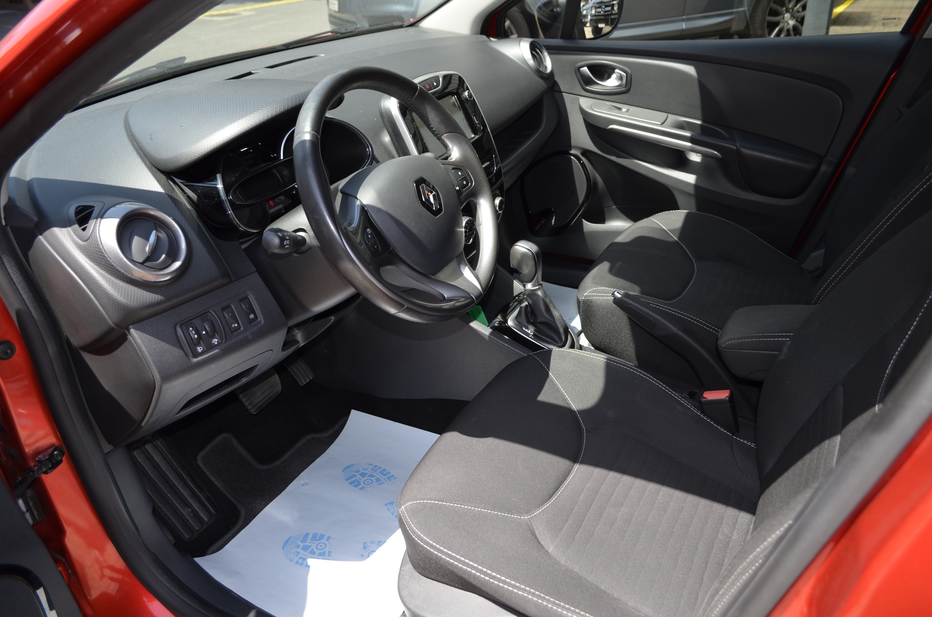RENAULT Clio Grandtour 1.2 16V T Limited EDC-image-7