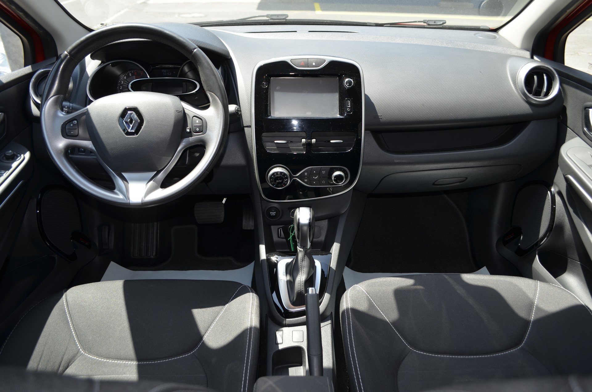 RENAULT Clio Grandtour 1.2 16V T Limited EDC-image-6