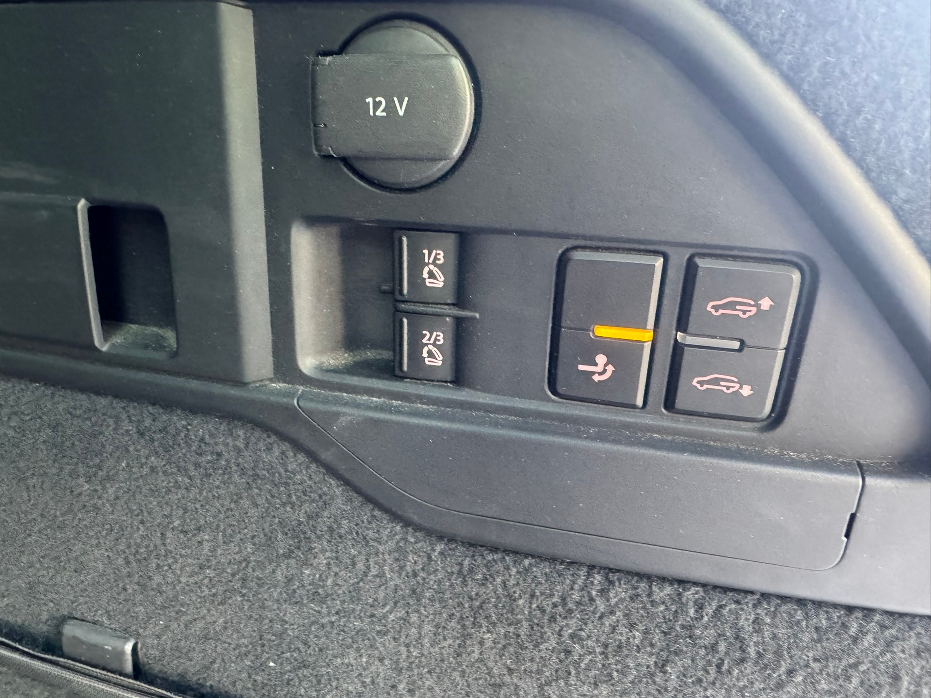 VW Touareg 3.0 TSI Hybrid Tiptronic-image-18