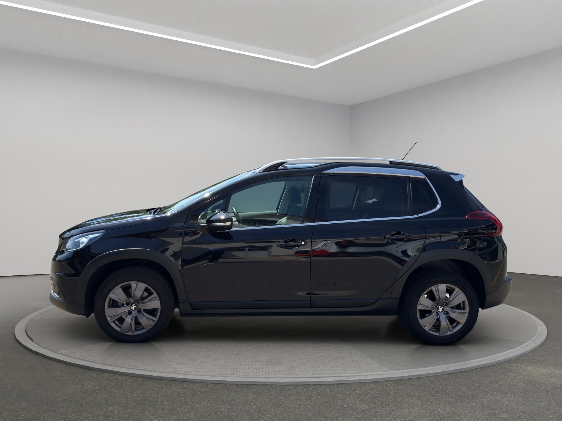 PEUGEOT 2008 1.2 PureTech Allure-image-6