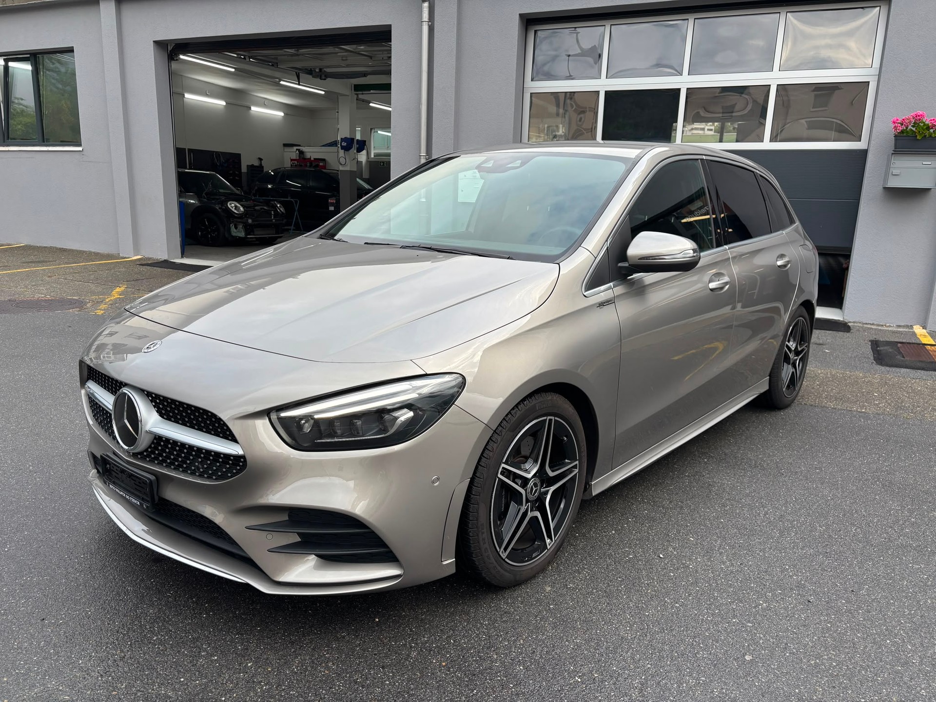MERCEDES-BENZ B 220 4Matic AMG Line-image-0