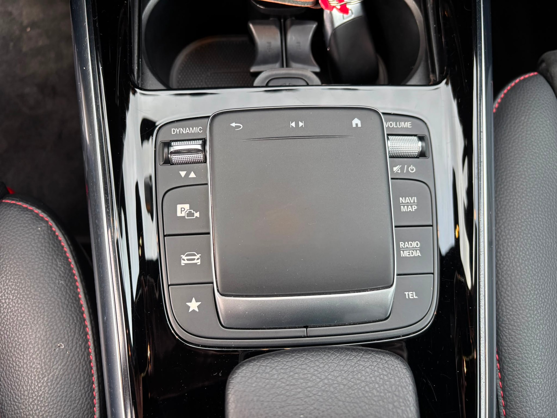 MERCEDES-BENZ B 220 4Matic AMG Line-image-11