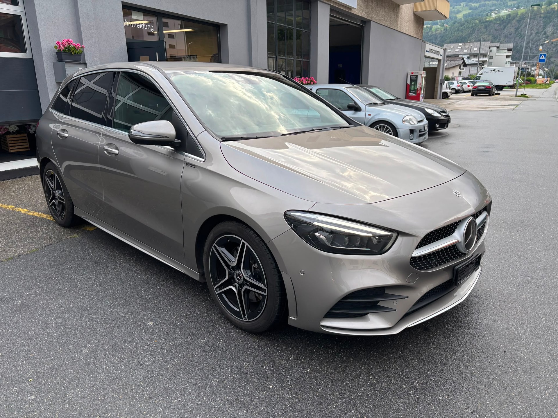 MERCEDES-BENZ B 220 4Matic AMG Line-image-1