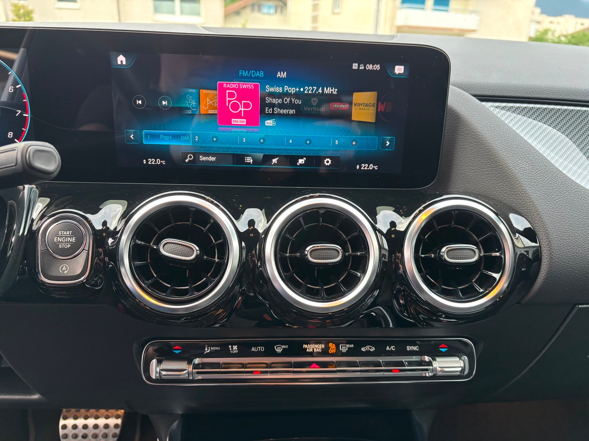MERCEDES-BENZ B 220 4Matic AMG Line-image-9