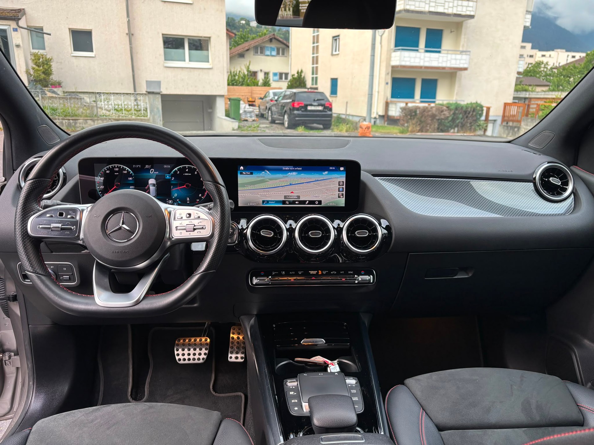 MERCEDES-BENZ B 220 4Matic AMG Line-image-12