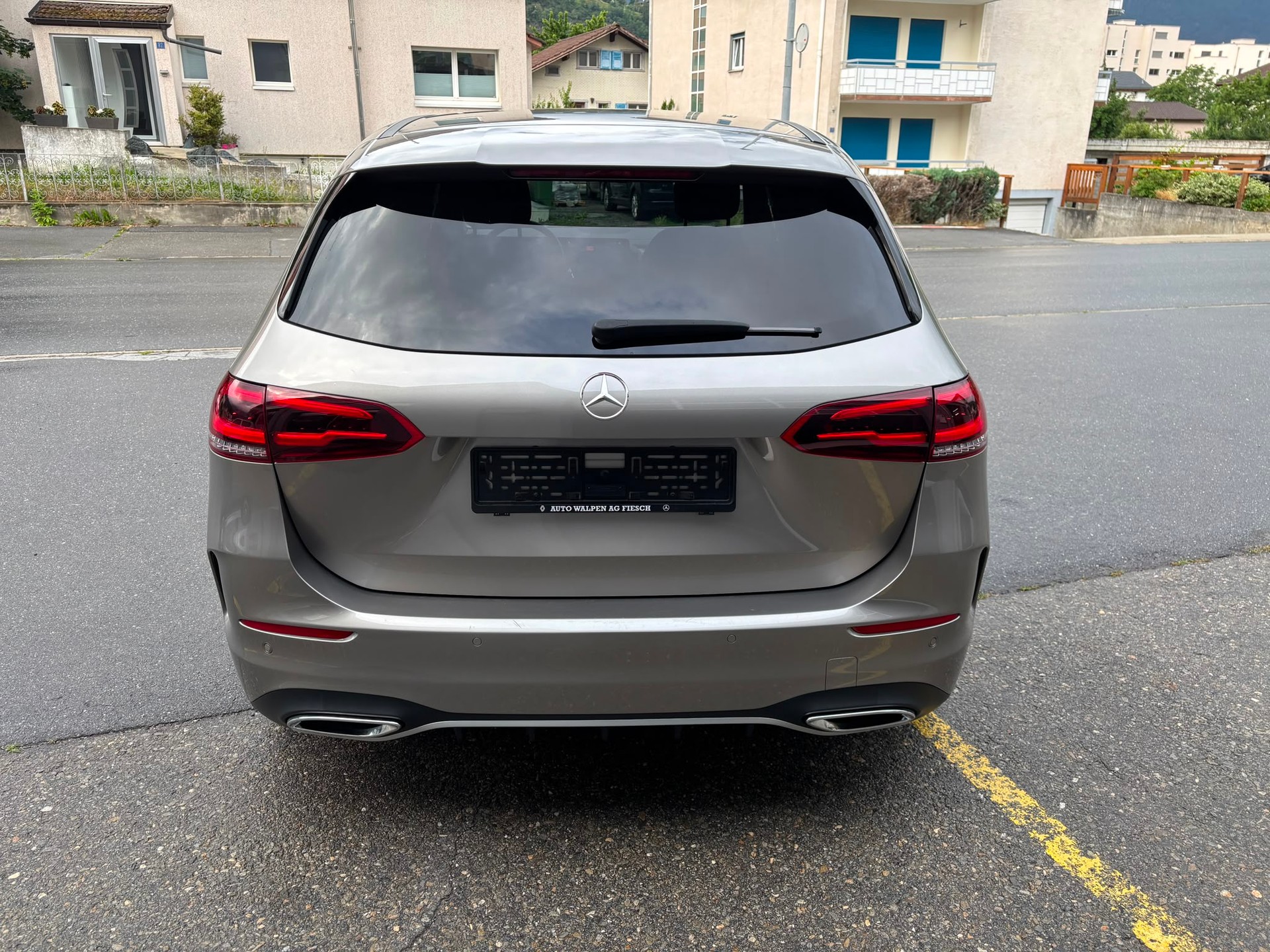 MERCEDES-BENZ B 220 4Matic AMG Line-image-3