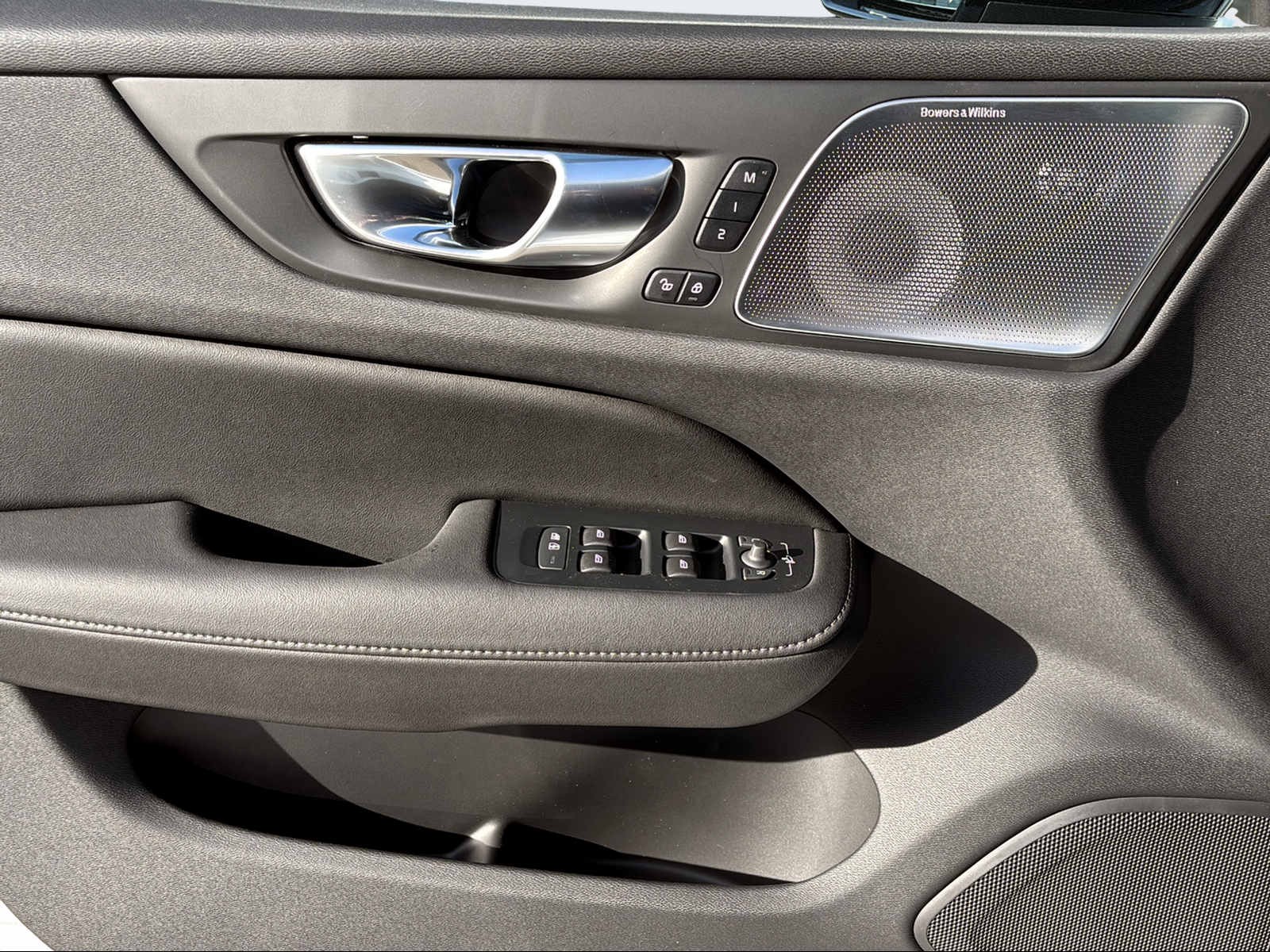 VOLVO V60 T8 eAWD Plug in Hybrid Ultra Dark Geartronic-image-5