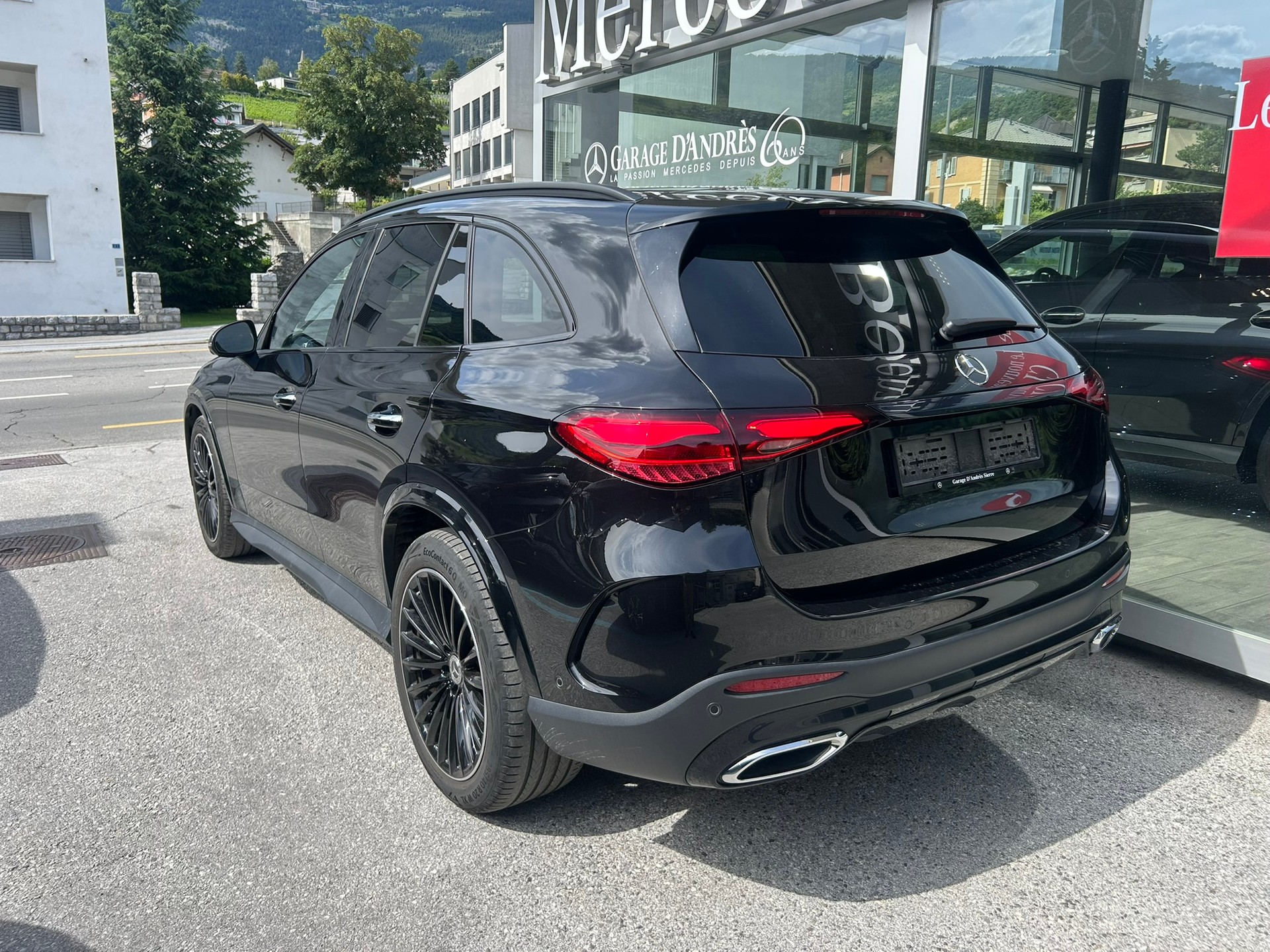 MERCEDES-BENZ GLC 220 d 4Matic AMG Line 9G-Tronic-image-4