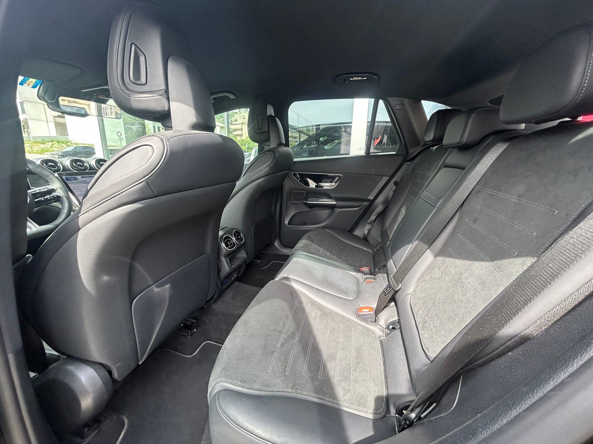 MERCEDES-BENZ GLC 220 d 4Matic AMG Line 9G-Tronic-image-12