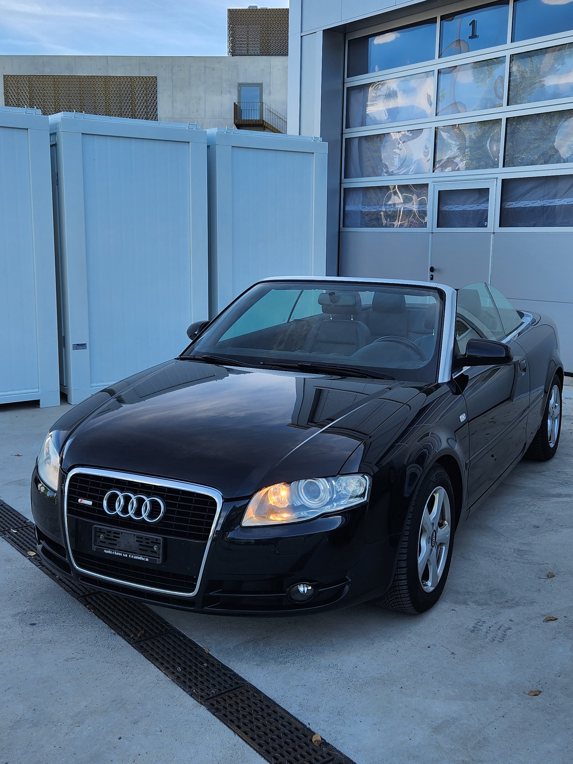 AUDI A4 Cabriolet 3.0 TDI quattro-image-1