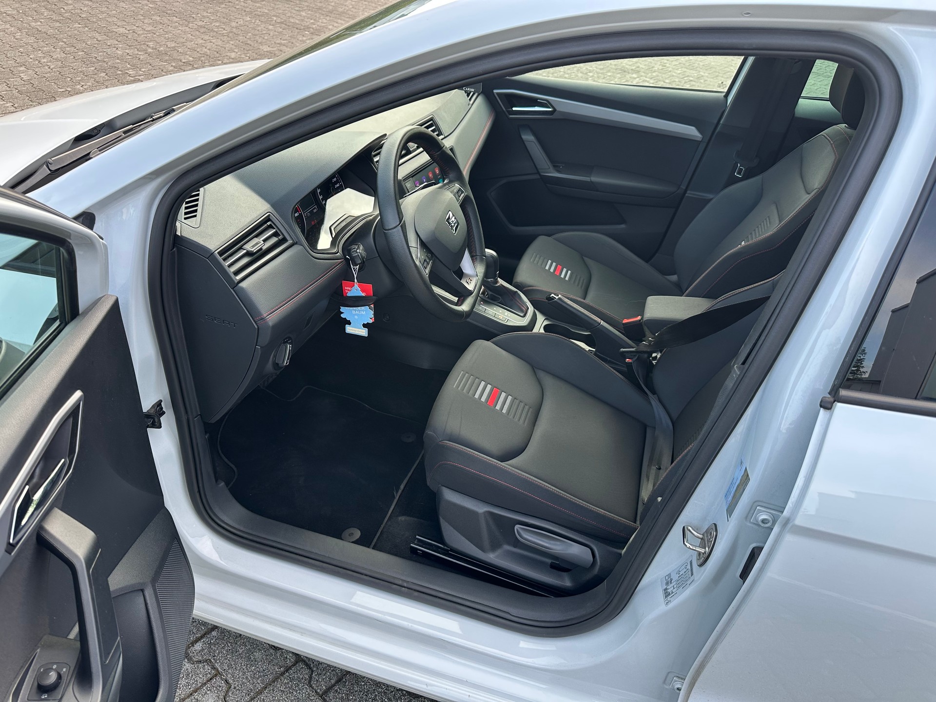 SEAT Ibiza 1.0 EcoTSI Hola FR DSG-image-12
