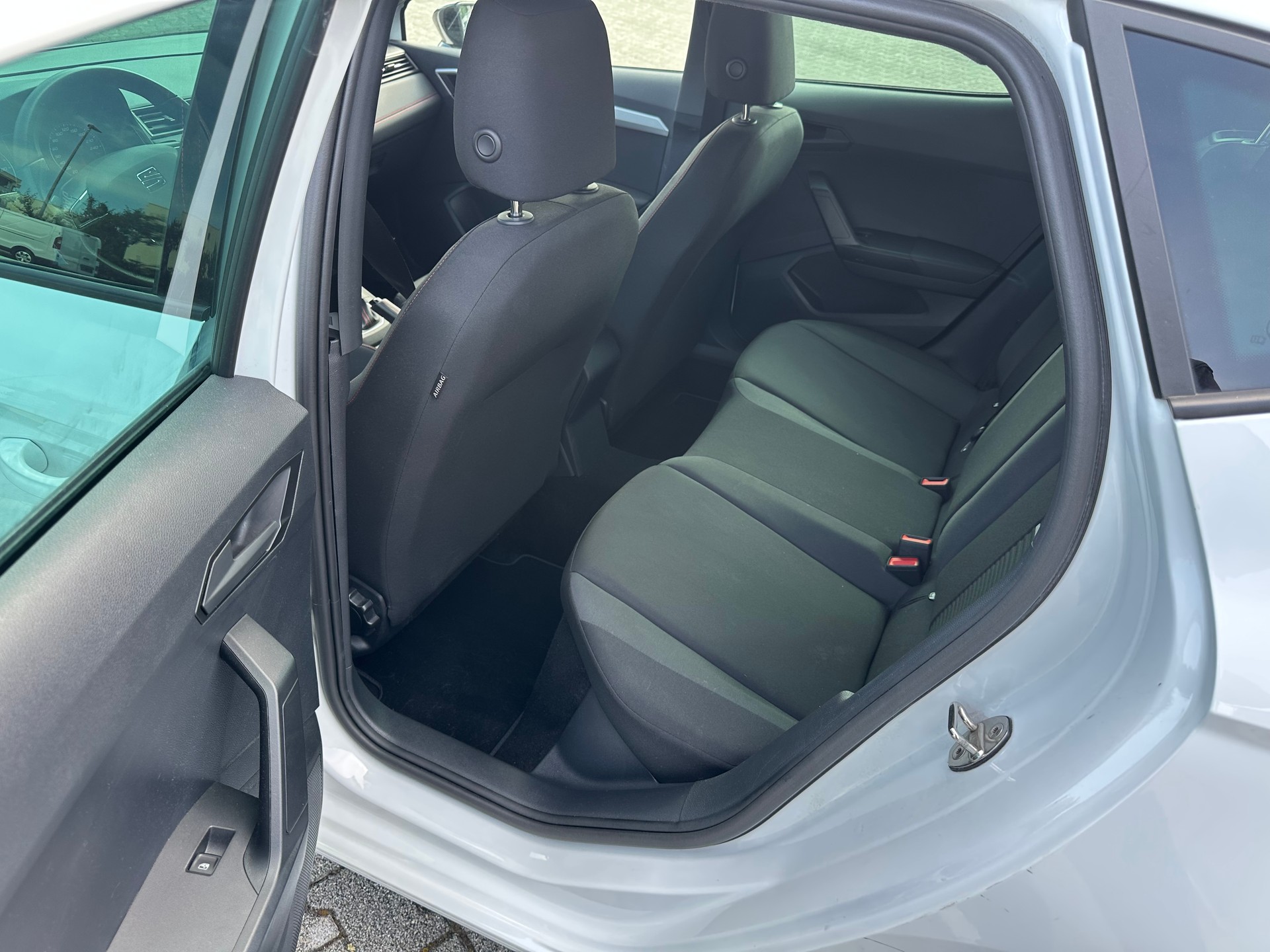 SEAT Ibiza 1.0 EcoTSI Hola FR DSG-image-11