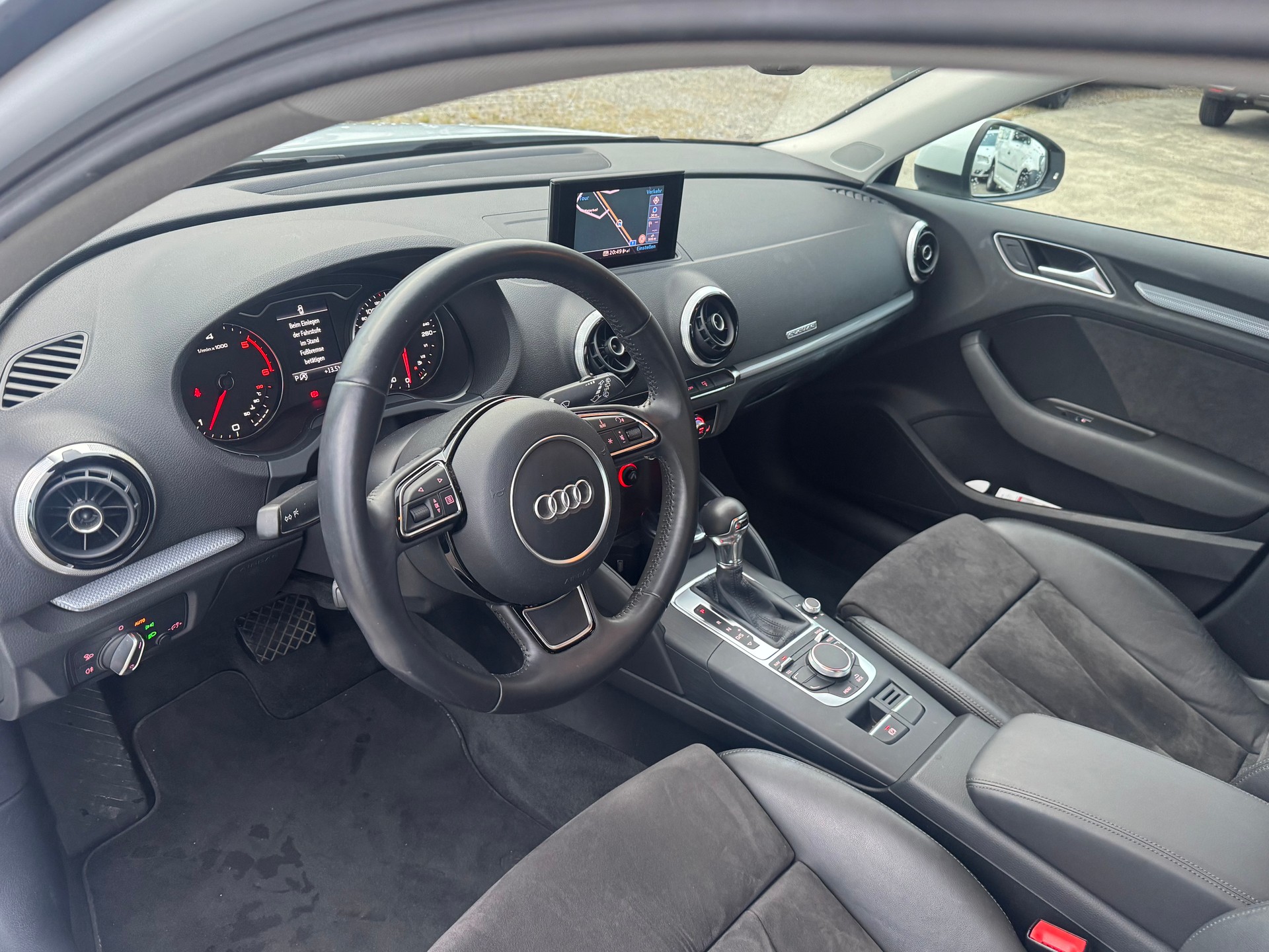 AUDI A3 Sportback 2.0 TDI Ambition quattro S-tronic-image-4